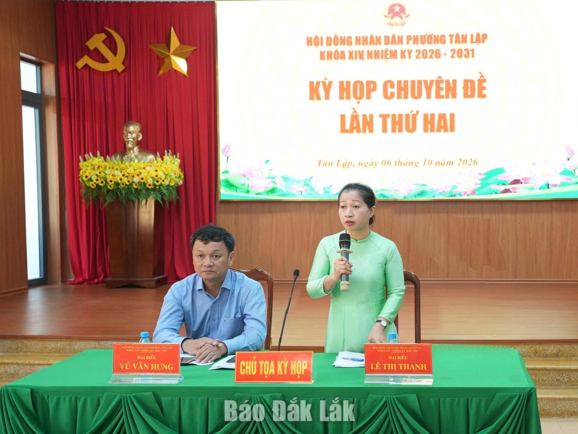 Thường trực HĐND phường Tân Lập chủ tọa kỳ họp.