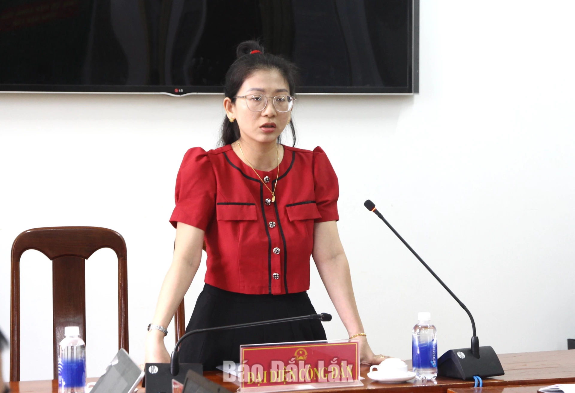 Công dân Nguyễn Thị Minh Thắng trình bày ý kiến tại buổi tiếp công dân.