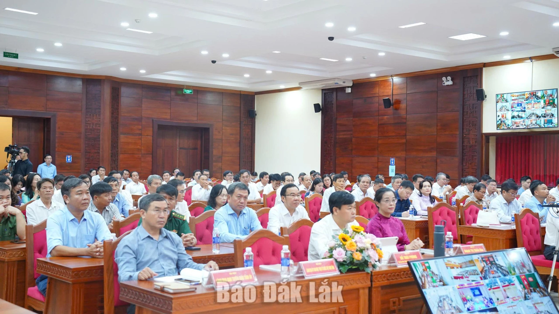 Các đại biểu tham dự hội nghị.