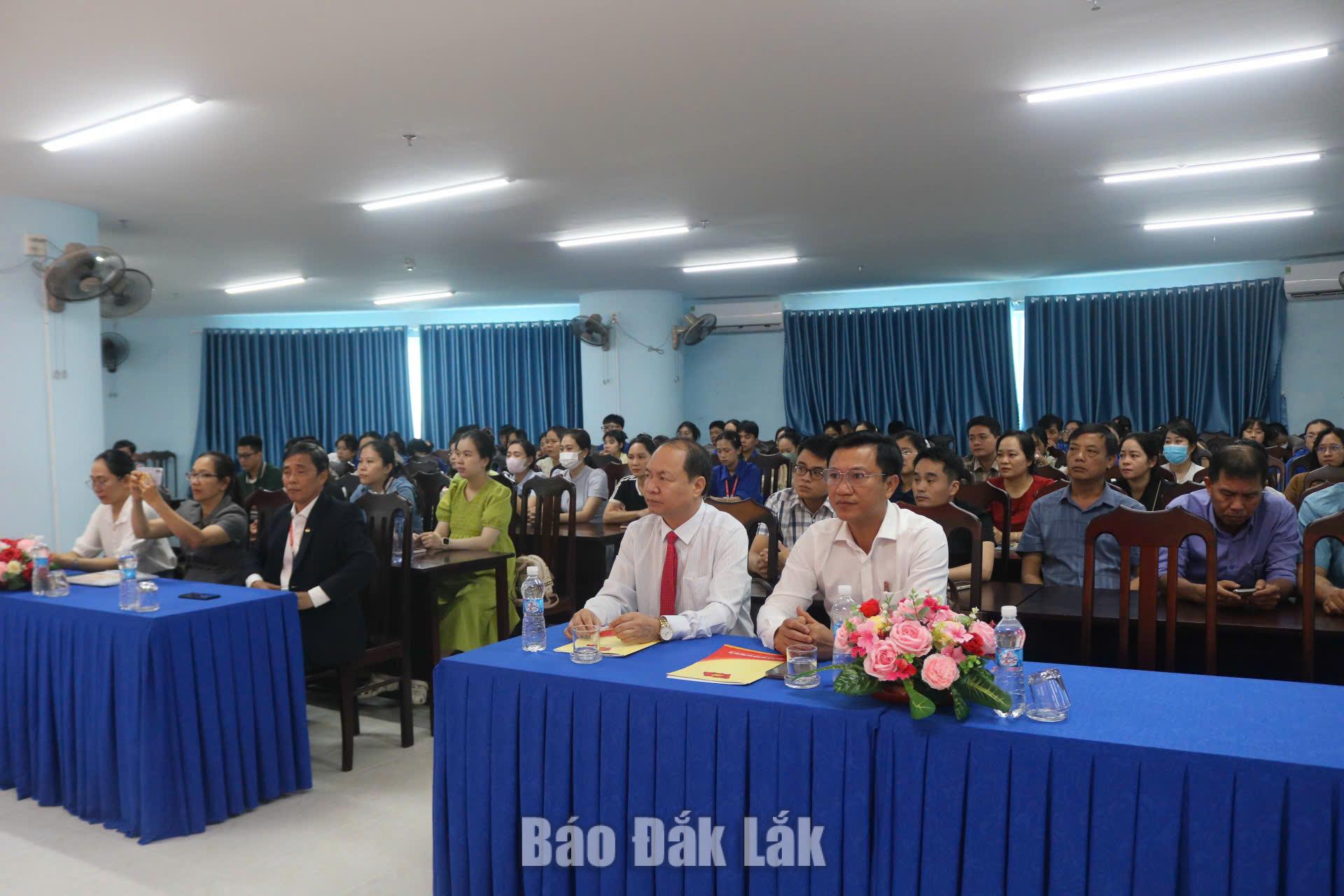 Đại biểu tham dự.