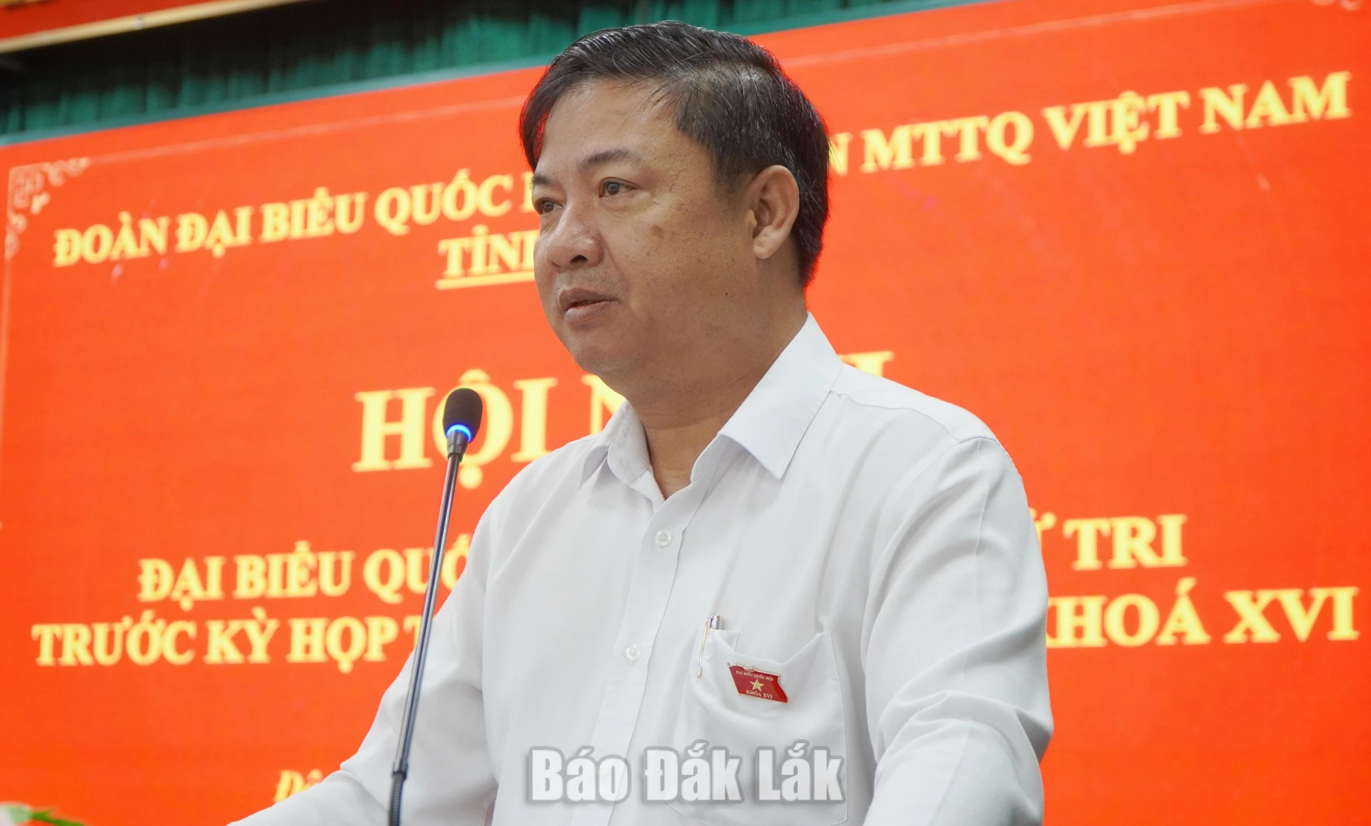 Đồng chí Lương Nguyễn Minh Triết, Ủy viên Trung ương Đảng, Bí thư Tỉnh ủy, Trưởng Đoàn ĐBQH tỉnh trả lời ý kiến, kiến nghị của cử tri.