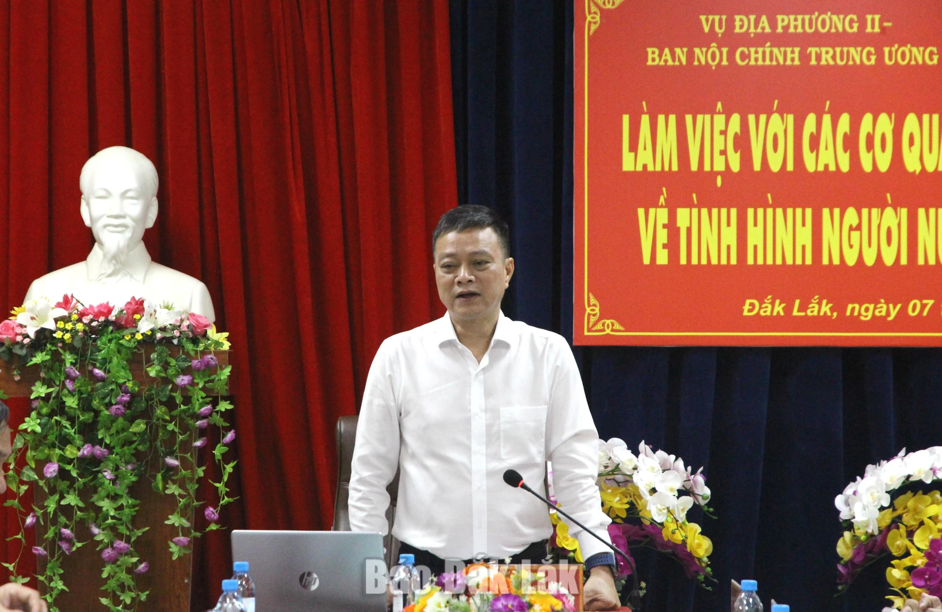 Đồng chí Đoàn Hồng Ngọc, Vụ trưởng Vụ Địa phương II phát biểu tại buổi làm việc.