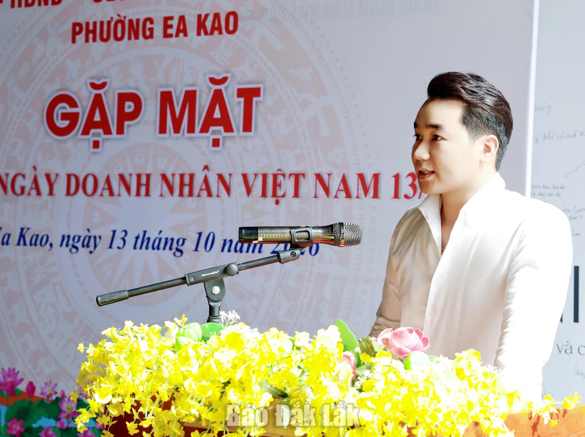 Đại diện doanh nghiệp chia chẻ về hoạt động kinh doanh trên địa bàn phường Ea Kao tại buổi gặp mặt. Ảnh: Thúy Hằng