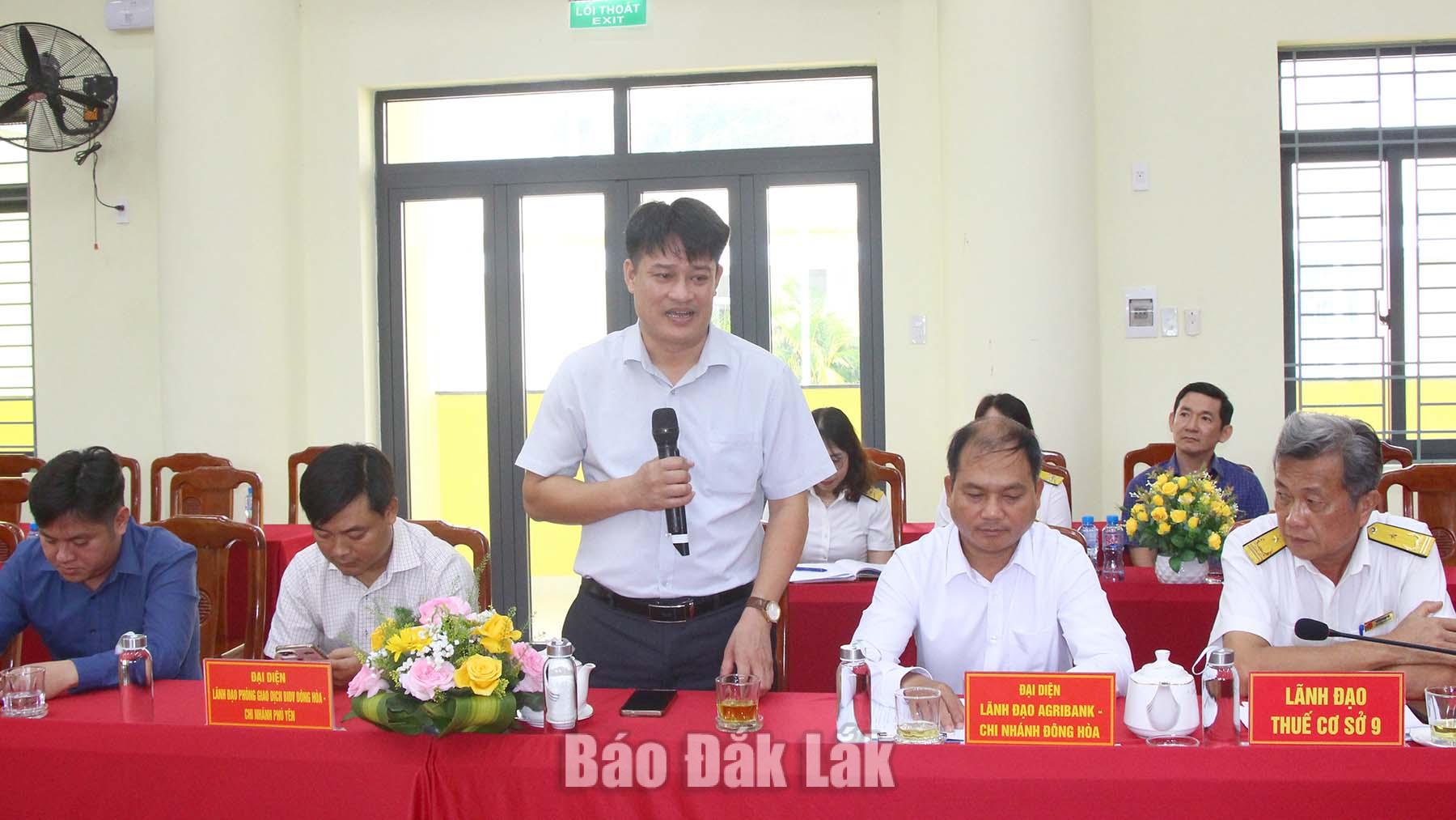 Đại diện một nhà đầu tư đang triển khai dự án trên địa bàn xã Hòa Xuân phát biểu tại hội nghị.