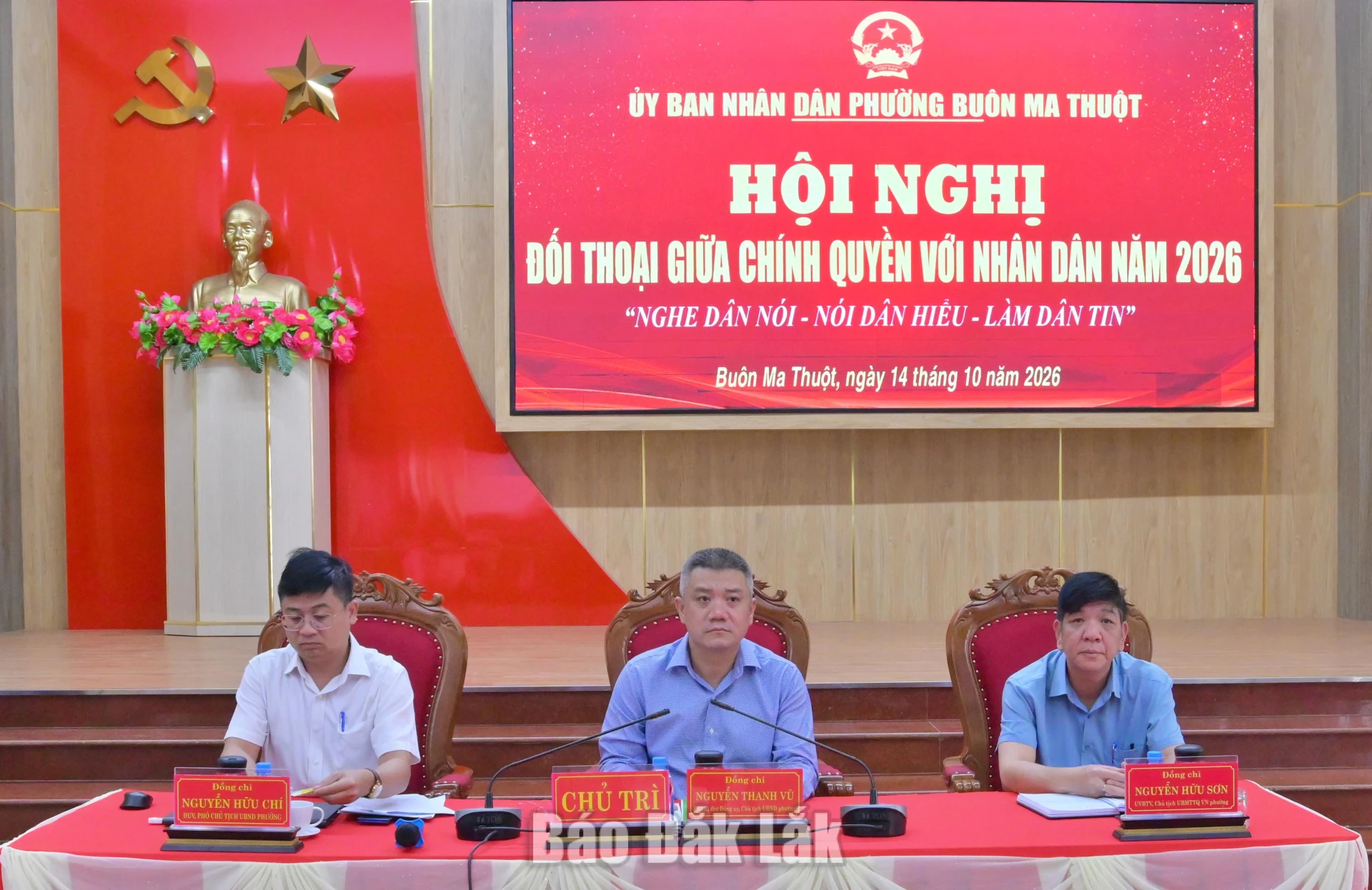 Các đồng chí chủ trì hội nghị.