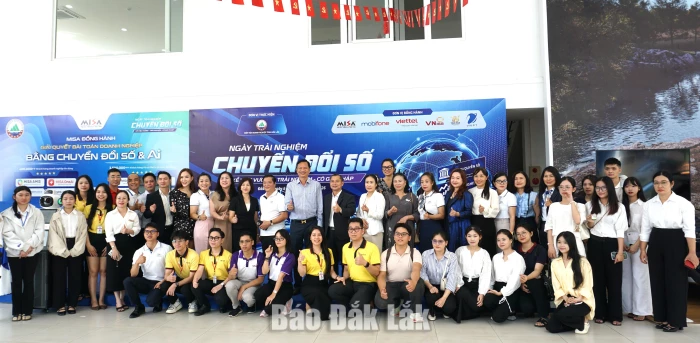 Tổ chức không gian “Uống cà phê – Trải nghiệm chuyển đổi số” cho cộng đồng doanh nghiệp Đắk Lắk