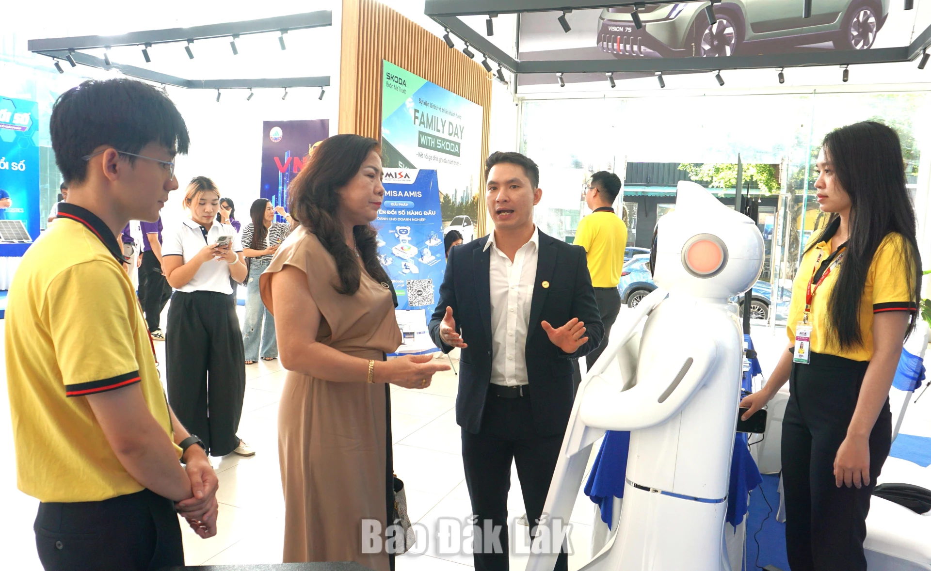 Doanh nghiệp tham gia trải nghiệm ứng dụng trí tuệ nhân tạo.