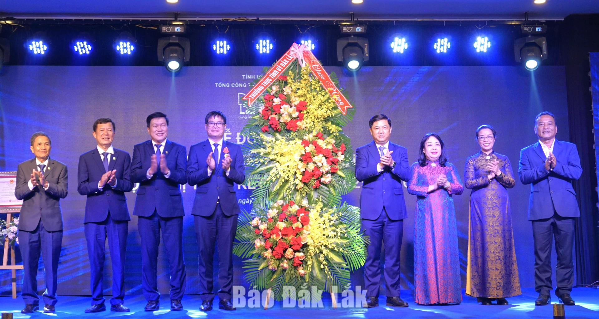 tặng hoa chúc mừng