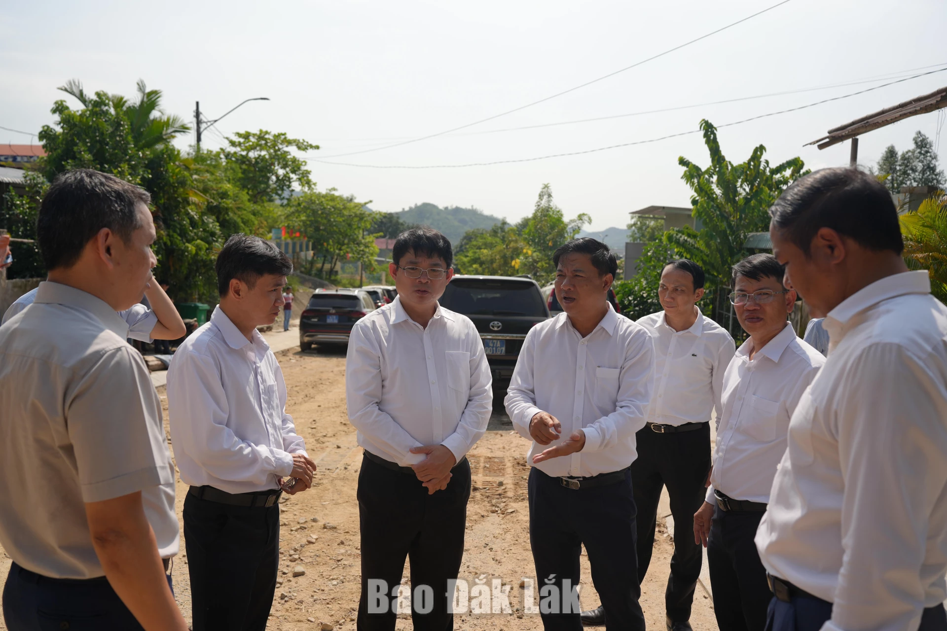 tuyến đường lên Dốc Dán, thôn Long Châu.