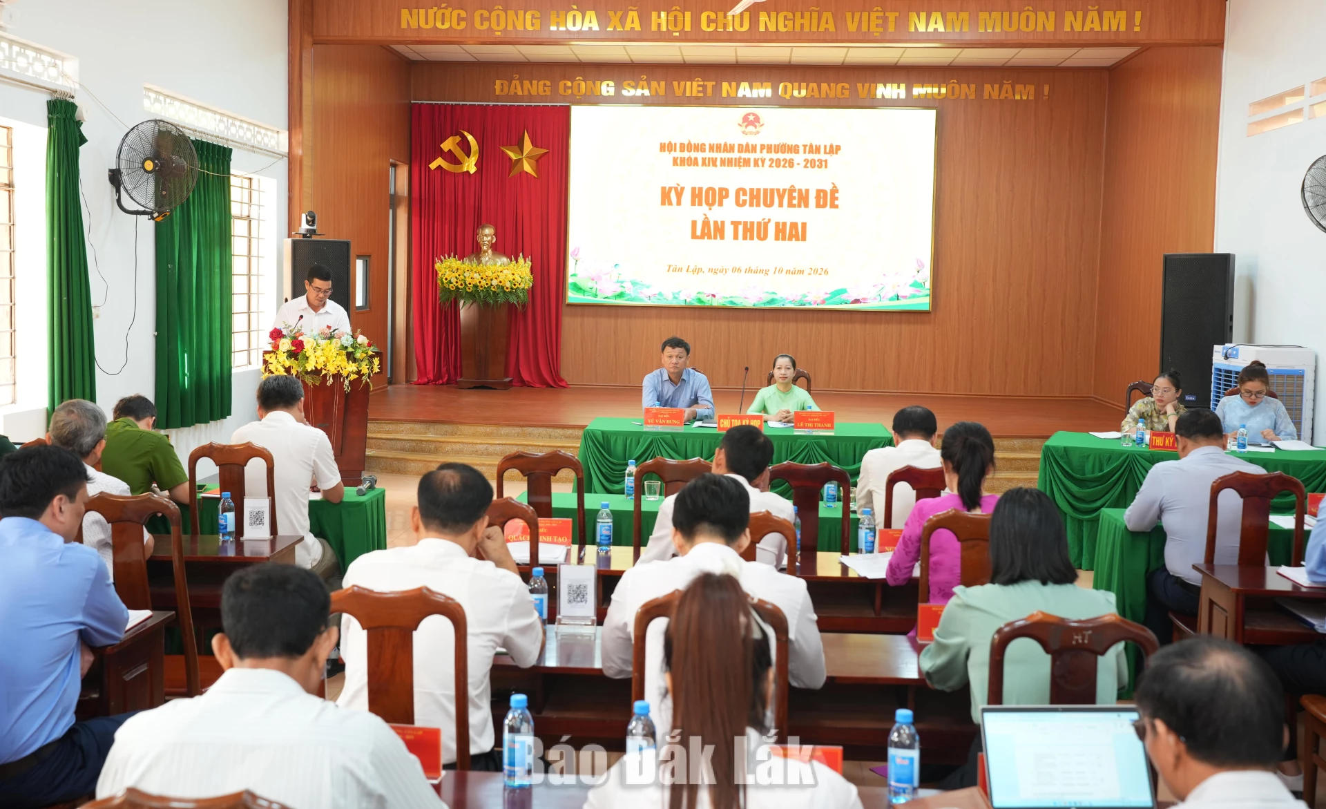 Quang cảnh kỳ họp.