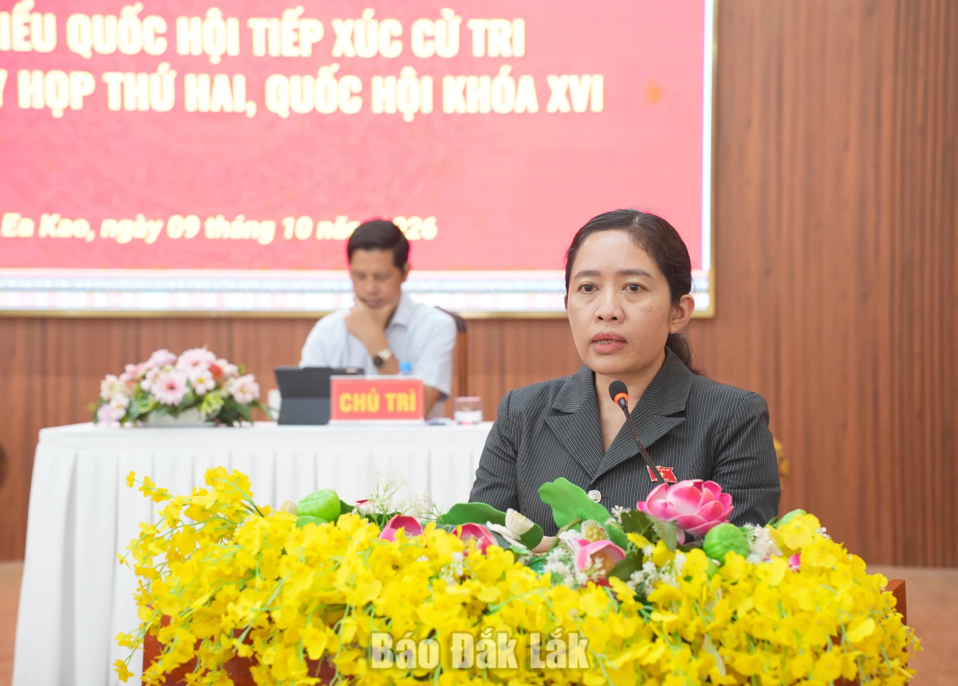 Giám đốc Sở GD&ĐT Lê Thị Thanh Xuân phát biểu tại kỳ họp.