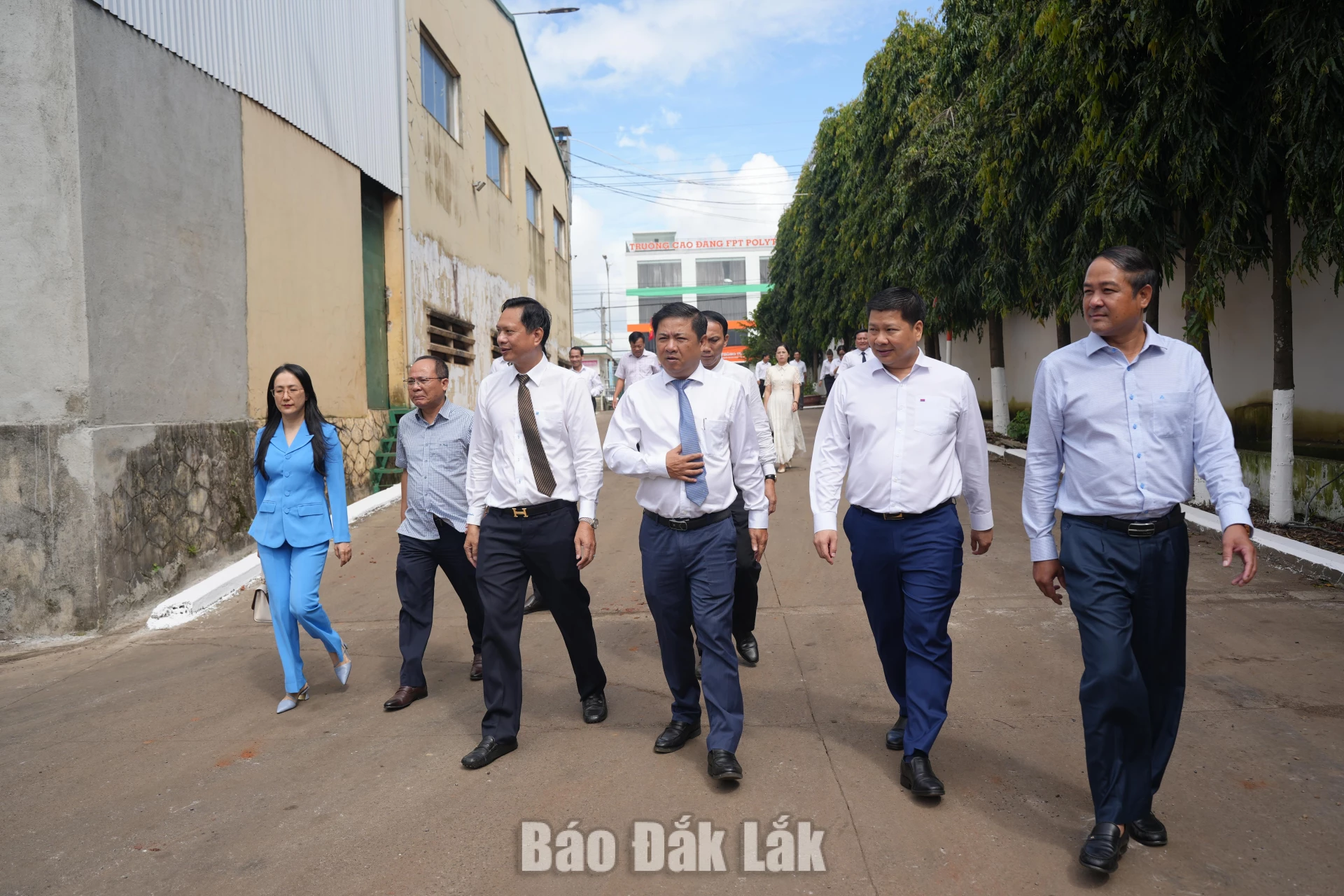 Bí thư Tỉnh ủy Lương Nguyễn Minh Triết cùng đoàn công tác khảo sát kho bãi của Công ty TNHH Vận tải ô tô An Phước.