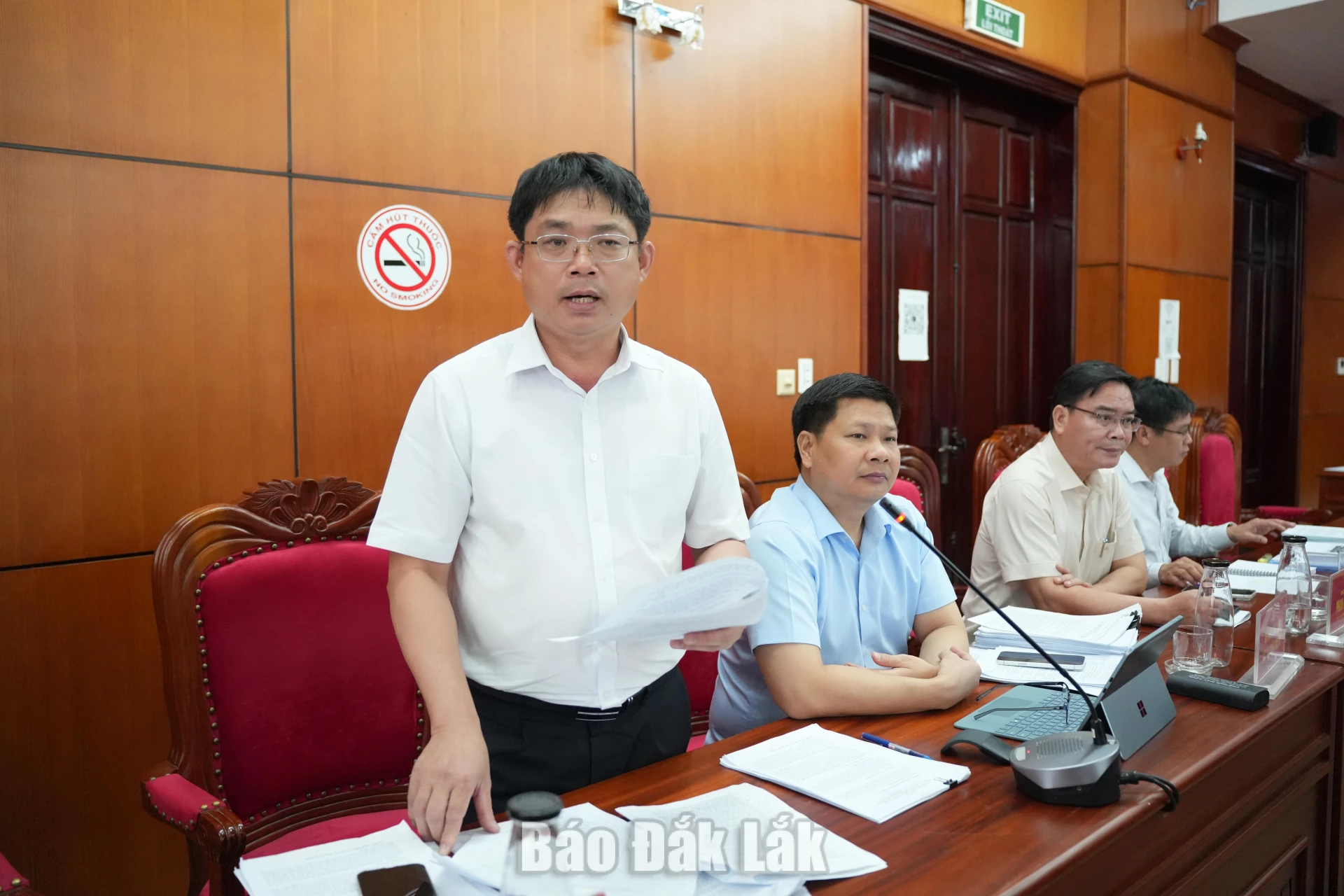 Phó Giám đốc Sở Tài chính Huỳnh Gia Hoàng phát biểu tại hội nghị.