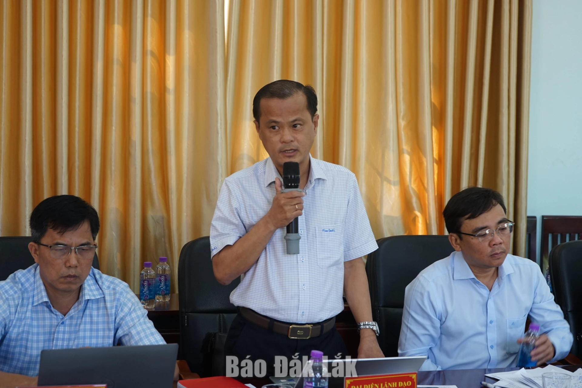 Đại diện Sở Xây dựng trao đổi tại buổi làm việc