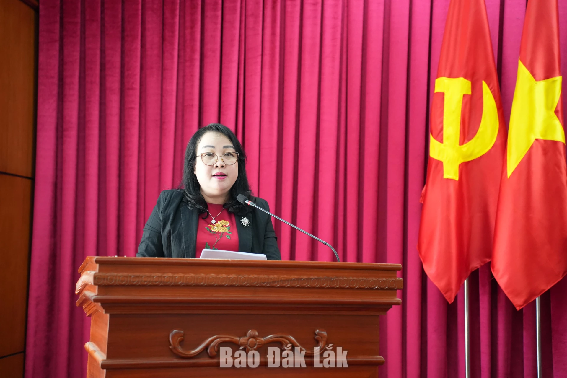Đồng chí Cao Thị Hòa An, Ủy viên Trung ương Đảng, Phó Bí thư Thường trực Tỉnh ủy, Chủ tịch HĐND tỉnh phát biểu khai mạc hội nghị.