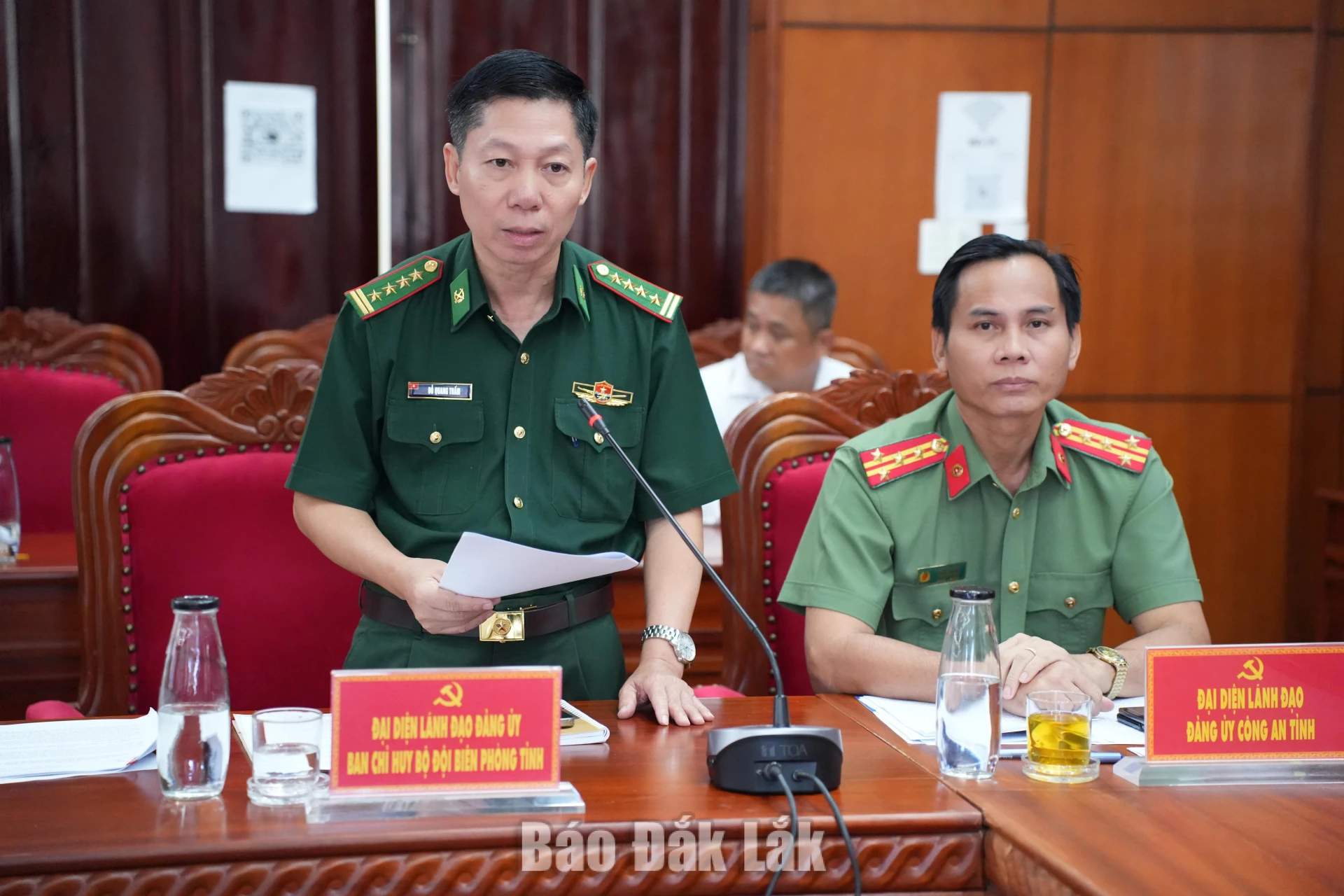 Đại tá Đỗ Quang Thấm, Chính ủy Ban Chỉ huy Bộ đội Biên phòng tỉnh Đắk Lắk phát biểu tại hội nghị.