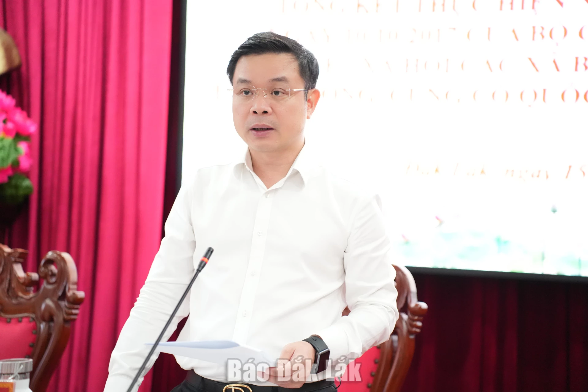Đồng chí Đỗ Hữu Huy, Ủy viên Dự khuyết Trung ương Đảng, Phó Bí thư Tỉnh ủy, Chủ tịch UBND tỉnh phát biểu tại hội nghị.