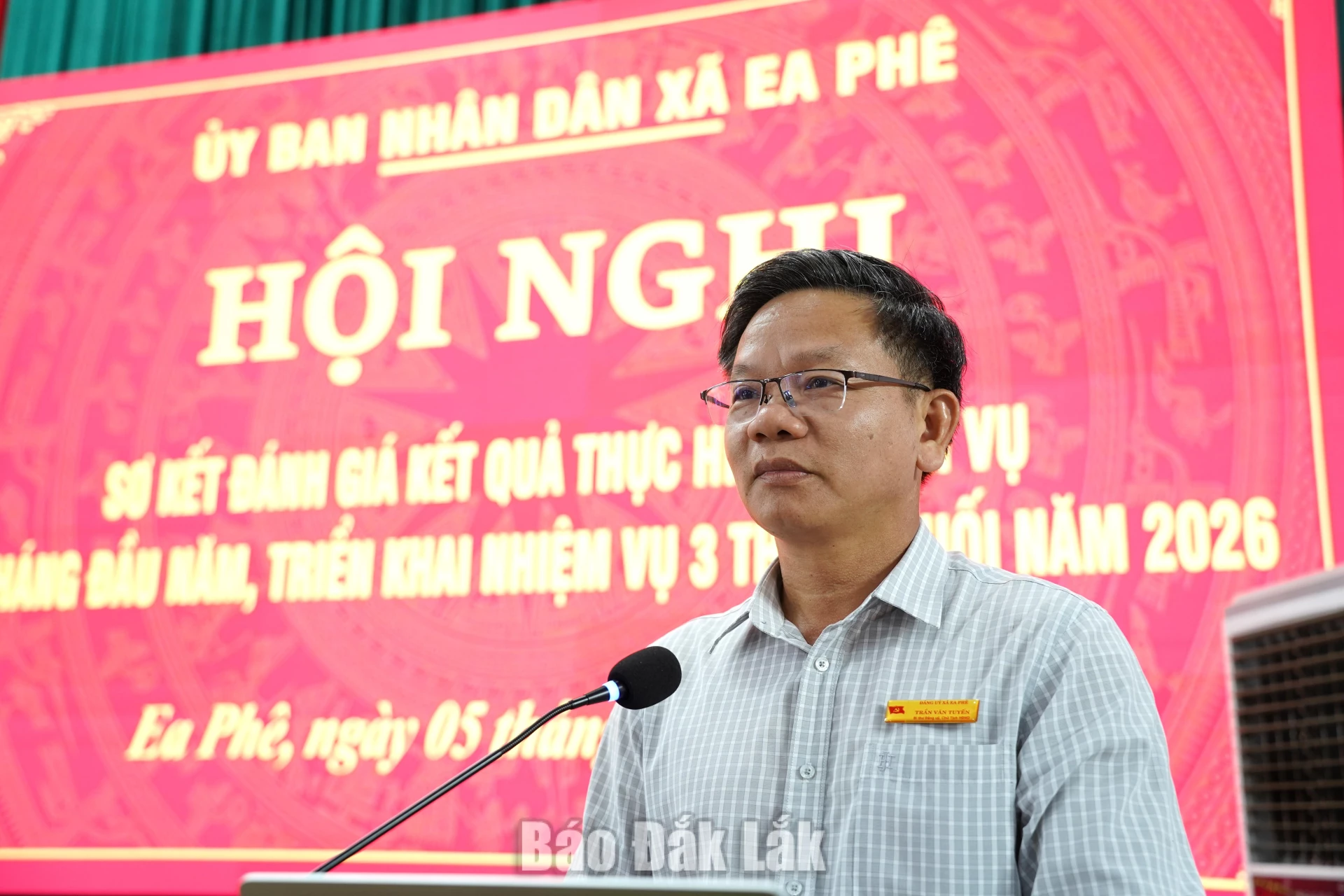 Bí thư Đảng ủy, Chủ tịch HĐND xã chí Trần Văn Tuyến phát biểu tại hội nghị.