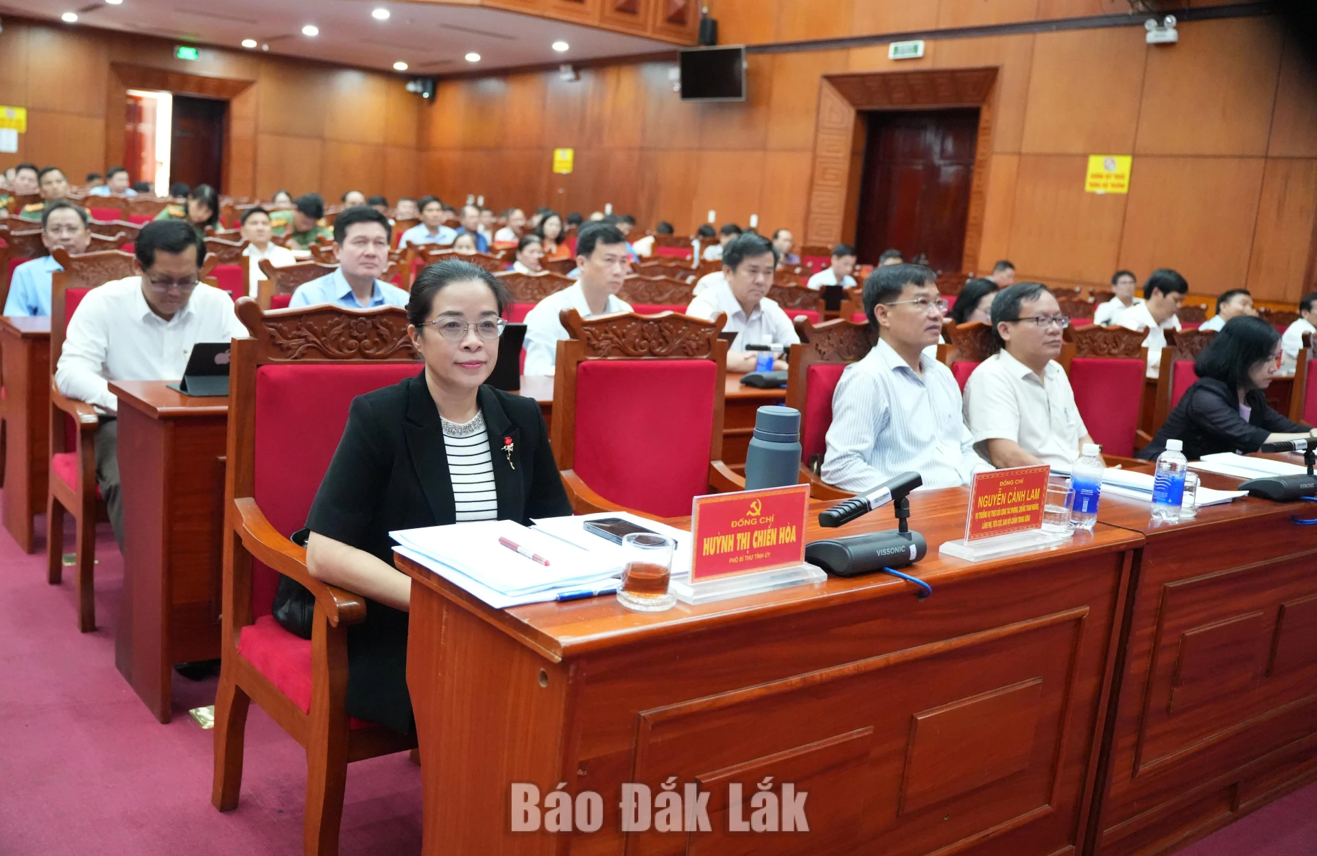 Các đại biểu dự hội nghị.