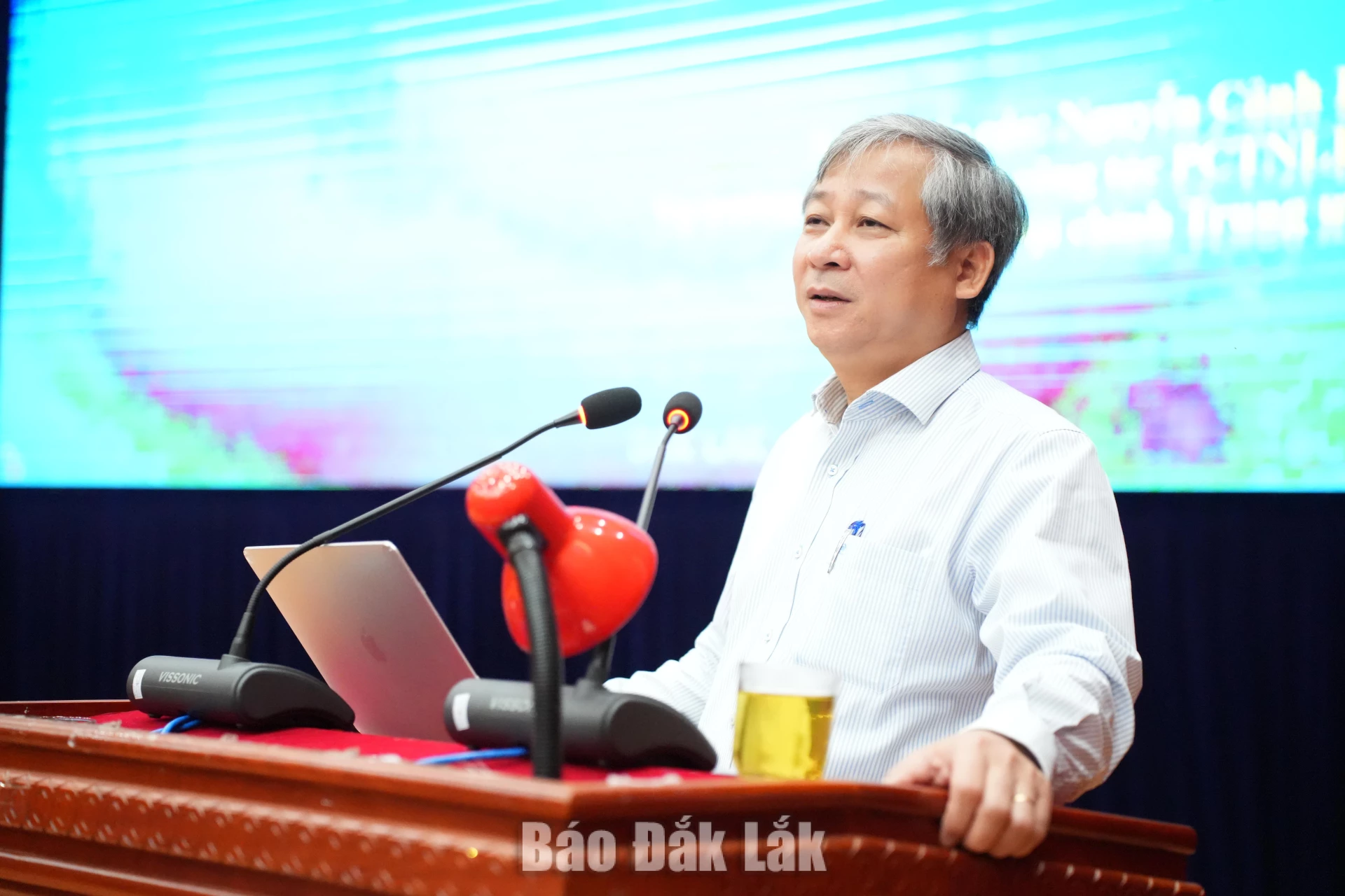 Đồng chí Nguyễn Cảnh Lam, Vụ trưởng Vụ Theo dõi công tác phòng chống tham nhũng, lãng phí, tiêu cực, Ban Nội chính Trung ương quán triệt chuyên đề “Xây dựng văn hóa liêm chính trong cán bộ, đảng viên, công chức, viên chức gắn với yêu cầu phòng, chống tham nhũng, lãng phí, tiêu cực trong giai đoạn đoạn mới”.