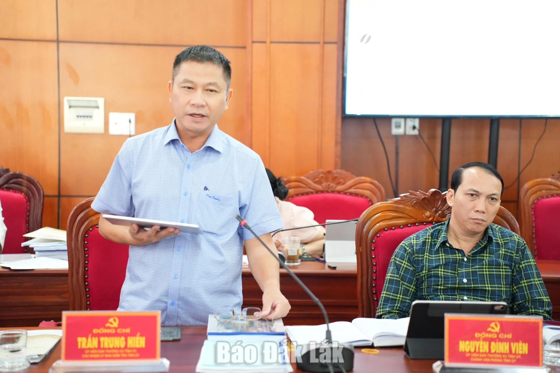 Đồng chí Trần Trung Hiển, Ủy viên Ban Thường vụ Tỉnh ủy, Chủ nhiệm Ủy ban Kiểm tra Tỉnh ủy phát biểu tại hội nghị.