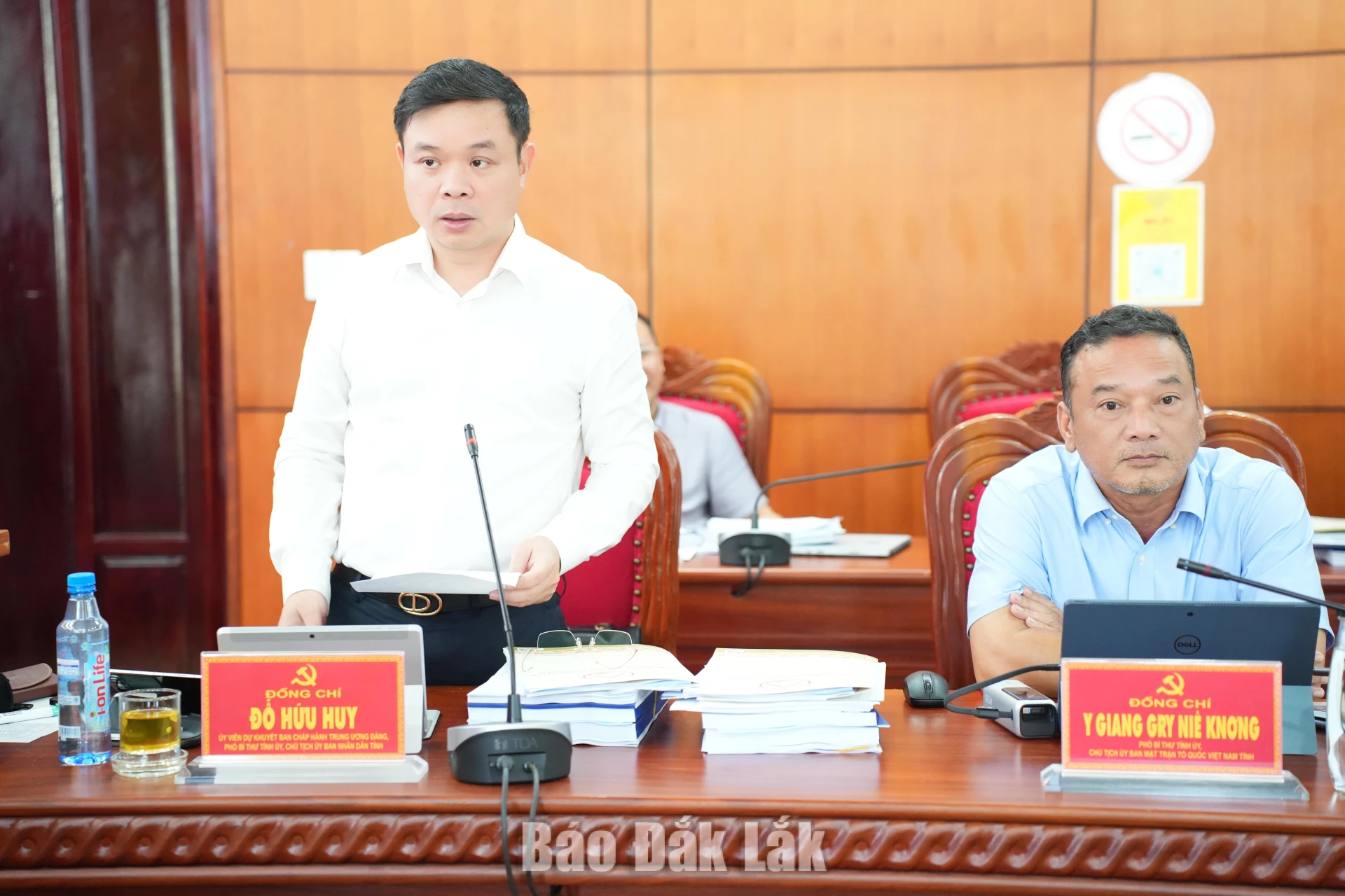 Đồng chí Đỗ Hữu Huy, Ủy viên dự khuyết Trung ương Đảng, Phó Bí thư Tỉnh ủy, Chủ tịch UBND tỉnh phát biểu tại hội nghị.