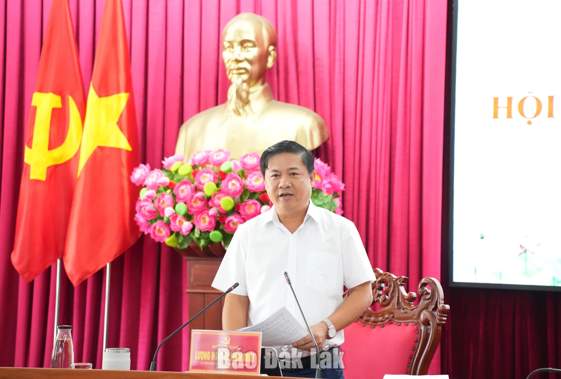 Đồng chí Lương Nguyễn Minh Triết, Ủy viên Trung ương Đảng, Bí thư Tỉnh ủy, Trưởng Đoàn ĐBQH tỉnh phát biểu kết luận hội nghị.