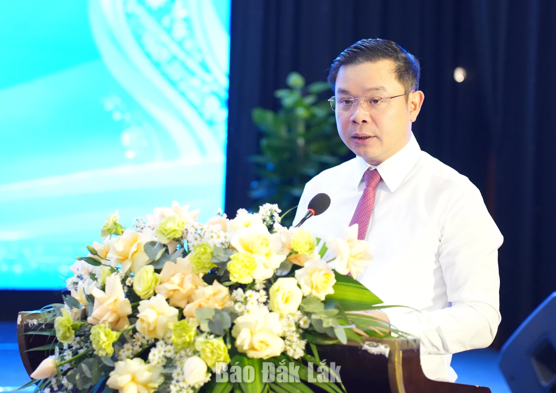 Đồng chí Đỗ Hữu Huy, Ủy viên dự khuyết Trung ương Đảng, Phó Bí thư Tỉnh ủy, Chủ tịch UBND tỉnh phát biểu khai mạc hội nghị.