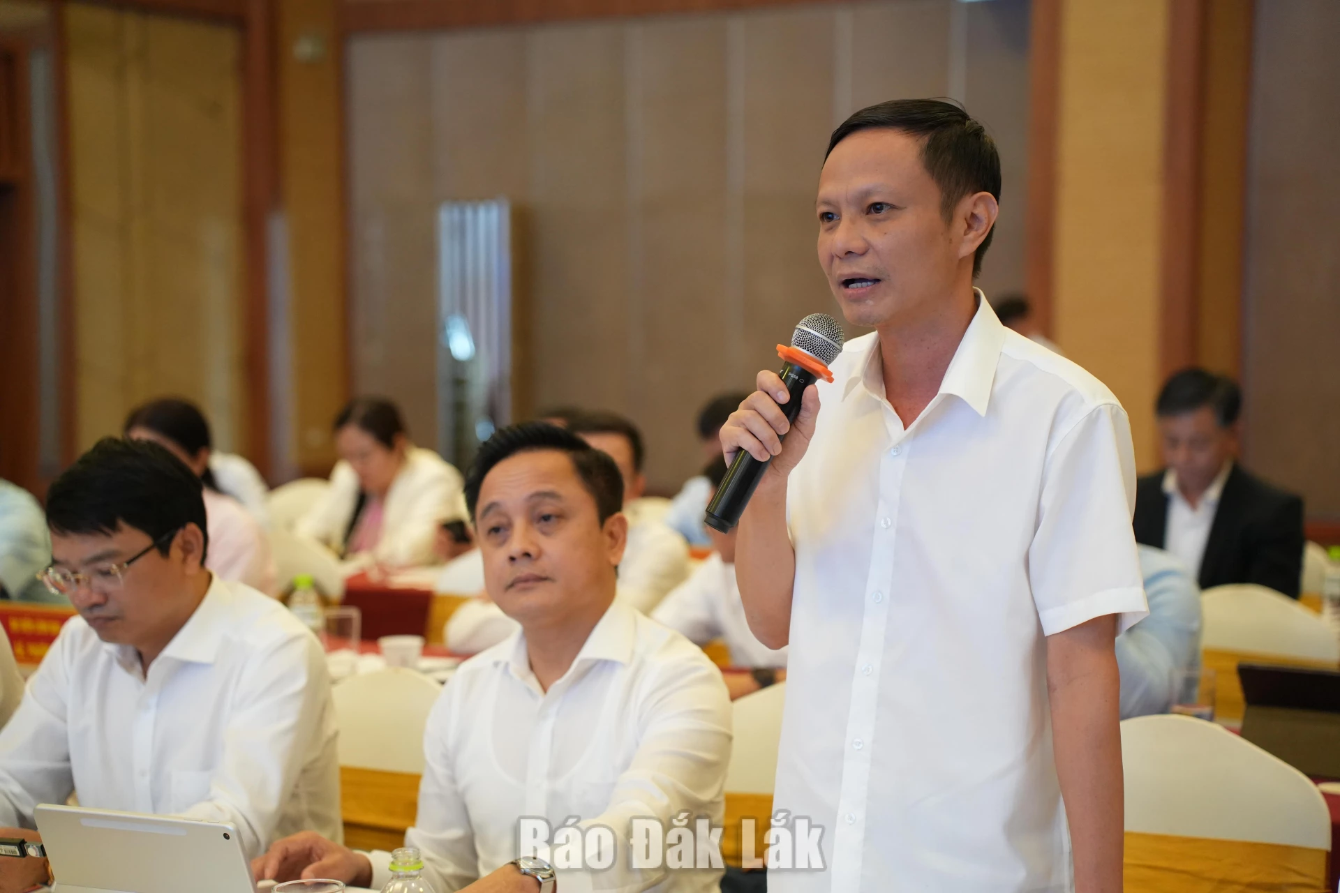 Chủ tịch UBND phường Tân An Phạm Trung Nghĩa tham luận tại hội nghị.