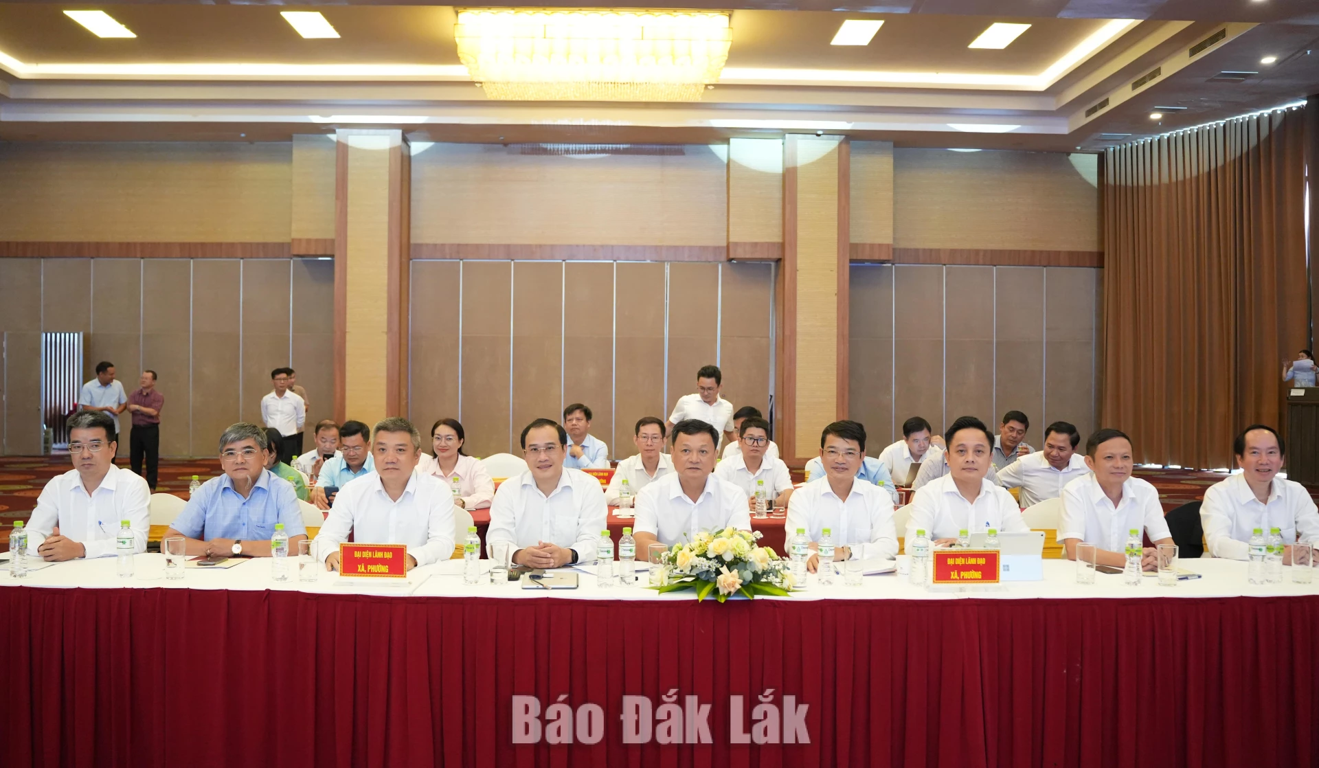 Lãnh đạo 6 xã, phường thuộc đô thị Buôn Ma Thuột dự hội nghị.