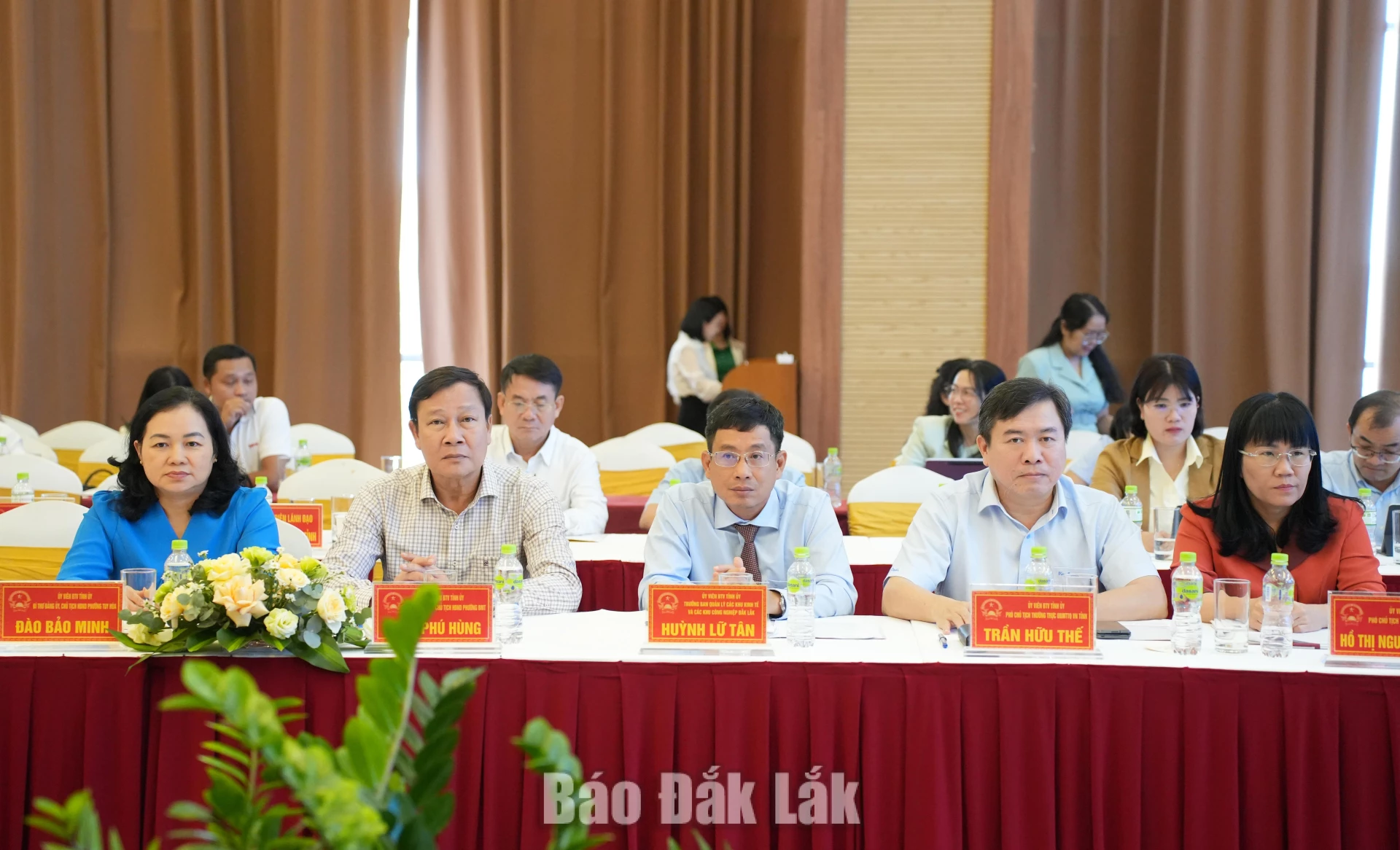 Các đại biểu dự hội nghị.