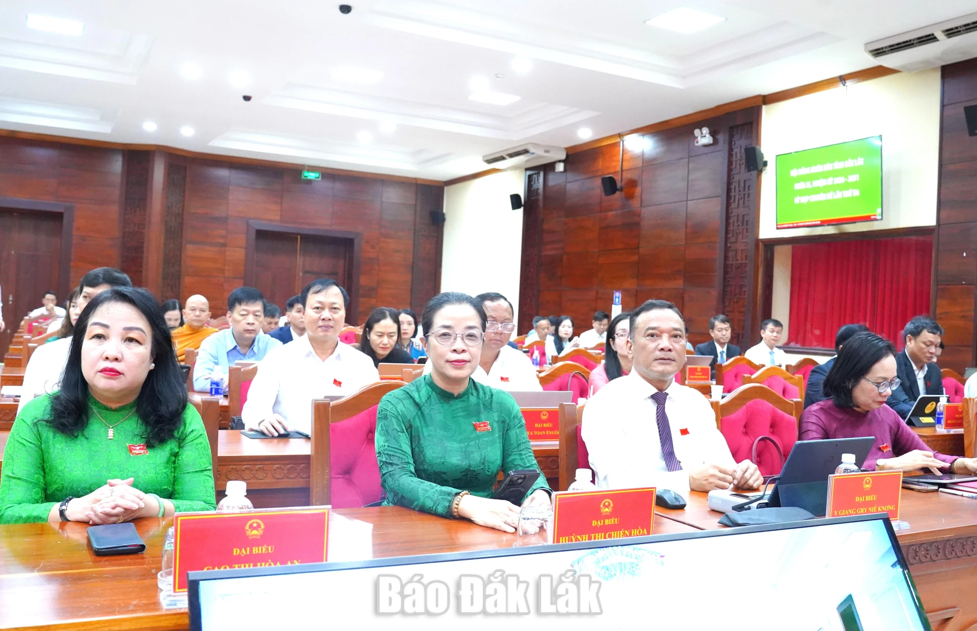 Đại biểu tham dự phiên khai mạc. Ảnh: Vạn Tiếp