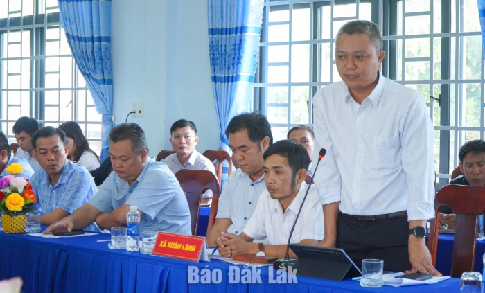 Đại diện xã Xuân Lãnh ý kiến tại buổi làm việc.