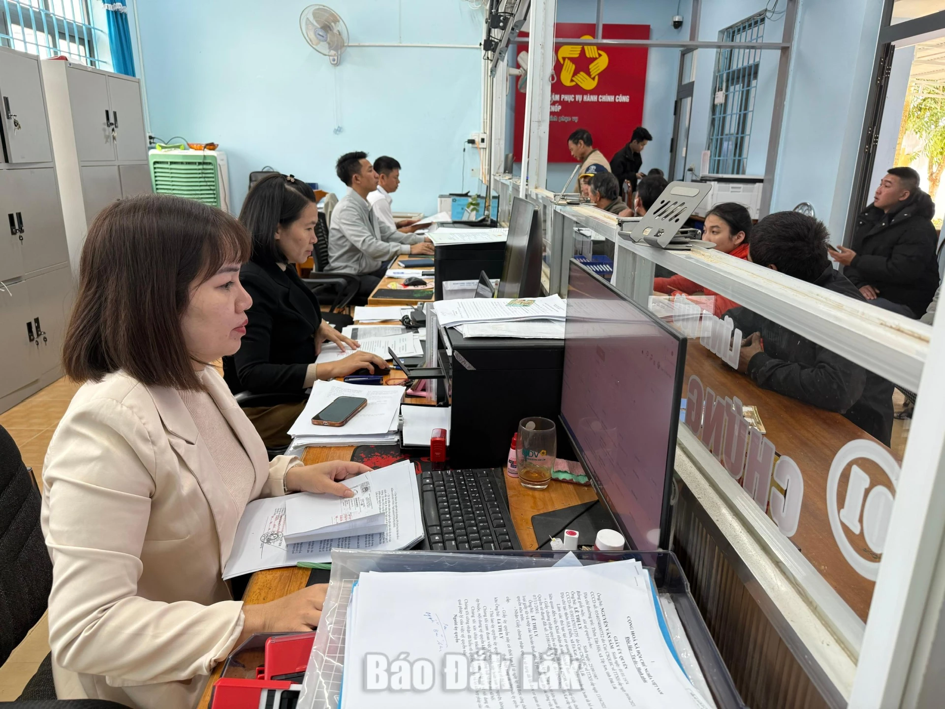 Staff at the Public Administrative Service Center in Ea Knop commune processing the citizen administrative procedures.