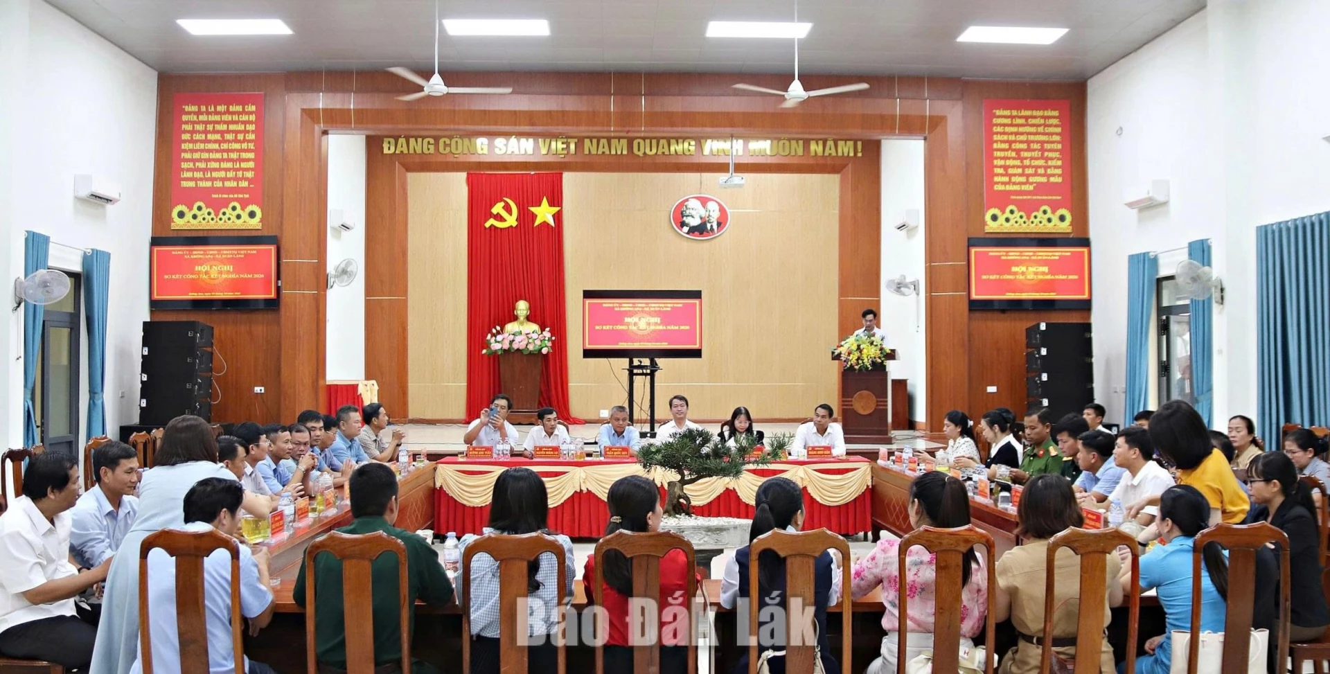 Quang cảnh hội nghị.