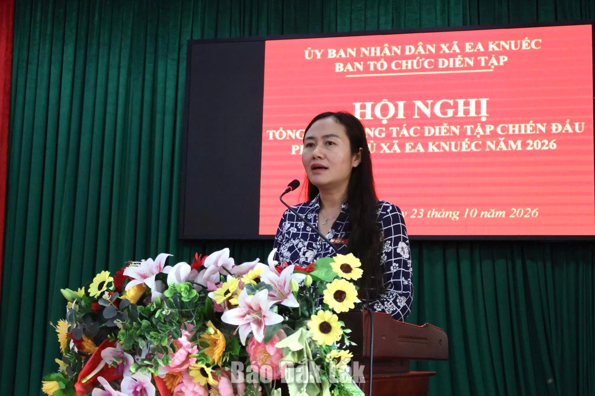 đồng chí Ngô Thị Minh Trinh, Bí thư Đảng ủy, Chủ tịch HĐND xã phát biểu tại hội nghị.