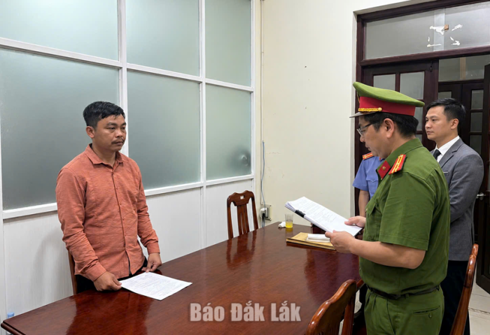 Bắt tạm giam tài xế bán hai xe tải của chủ để trả nợ cờ bạc