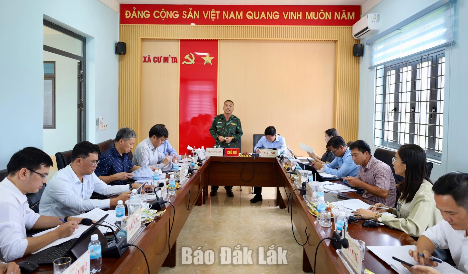 Các đại biểu tham dự buổi làm việc.