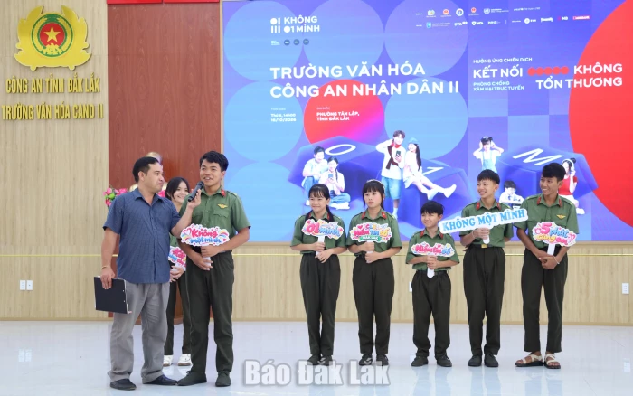 Học sinh Trường Văn hóa Công an nhân dân II tham gia hoạt động tương tác, chia sẻ mong muốn được thầy cô, cha mẹ, cộng đồng thấu hiểu.