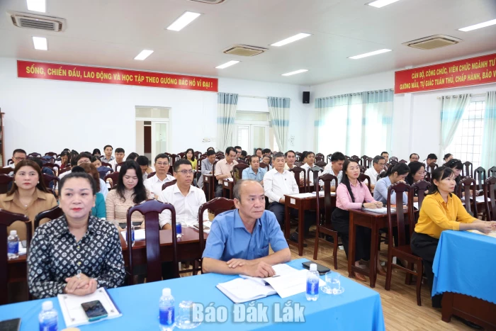Các đại biểu tham dự hội nghị.
