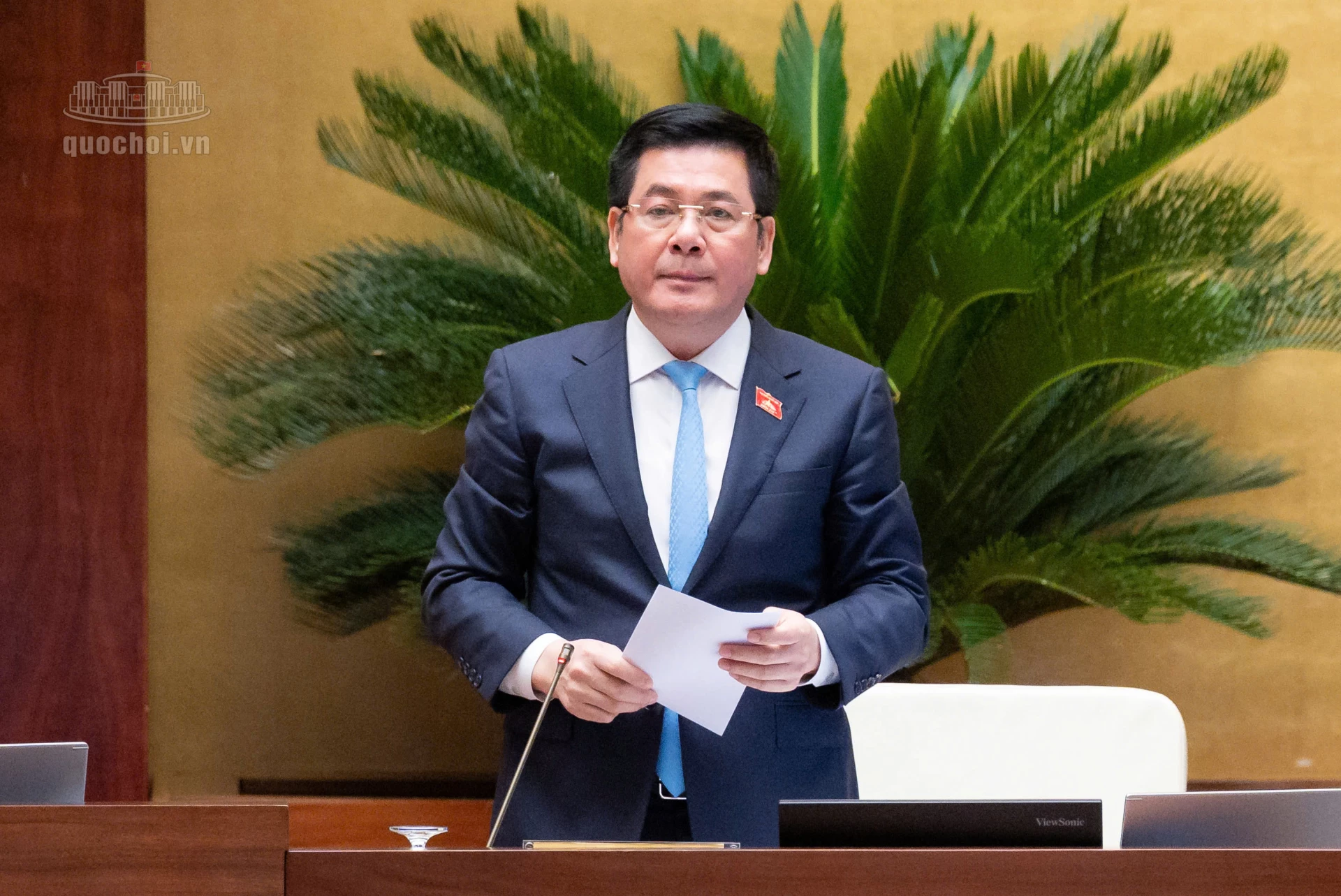 Phó Chủ tịch Quốc hội Nguyễn Hồng Diên điều hành phiên thảo luận. Ảnh: quochoi.vn