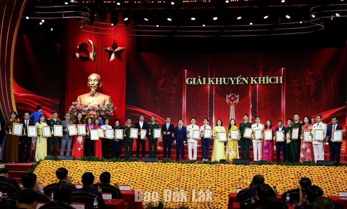 đạt giải khuyến khích.