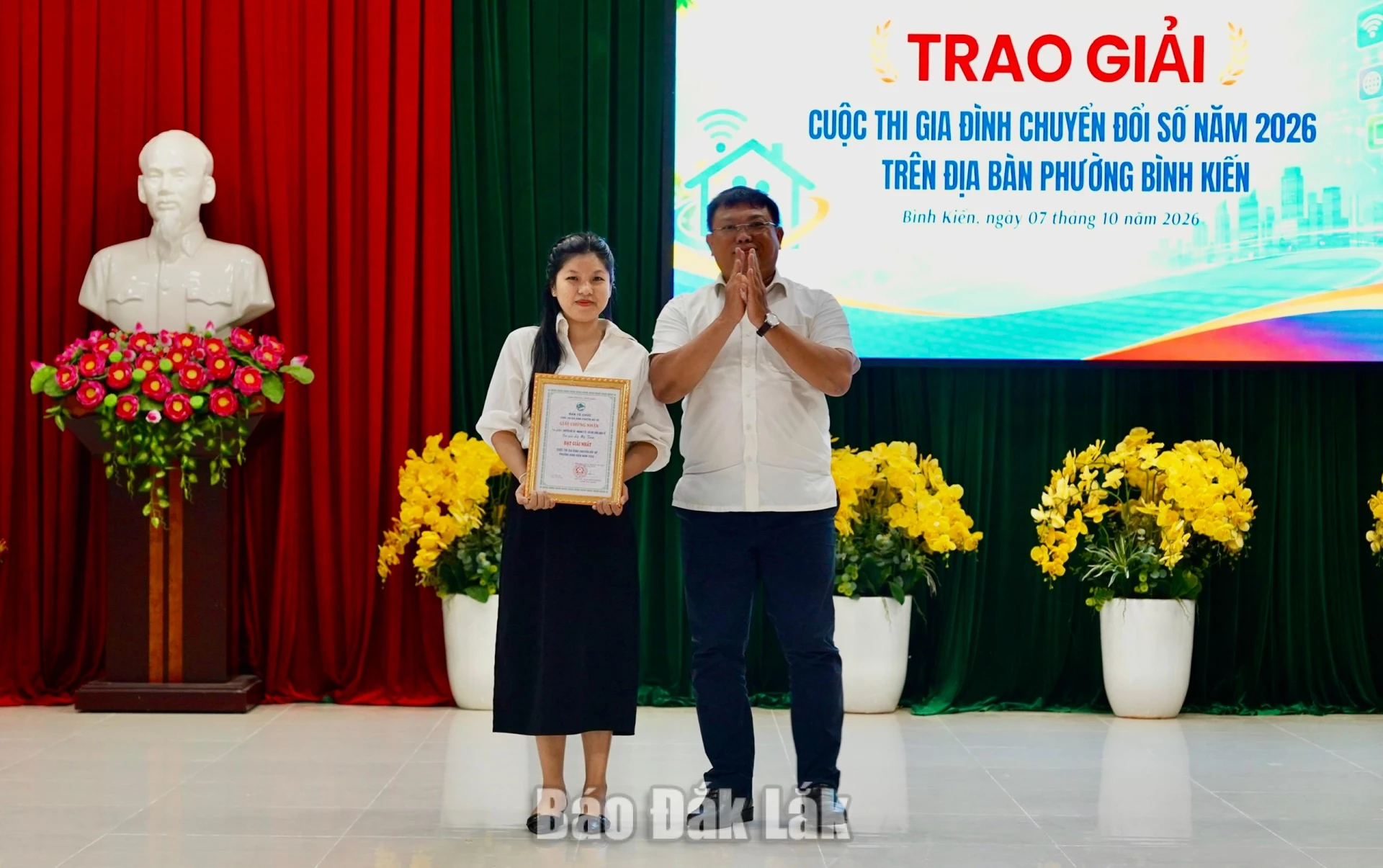 Ban tổ chức trao giải Cuộc thi