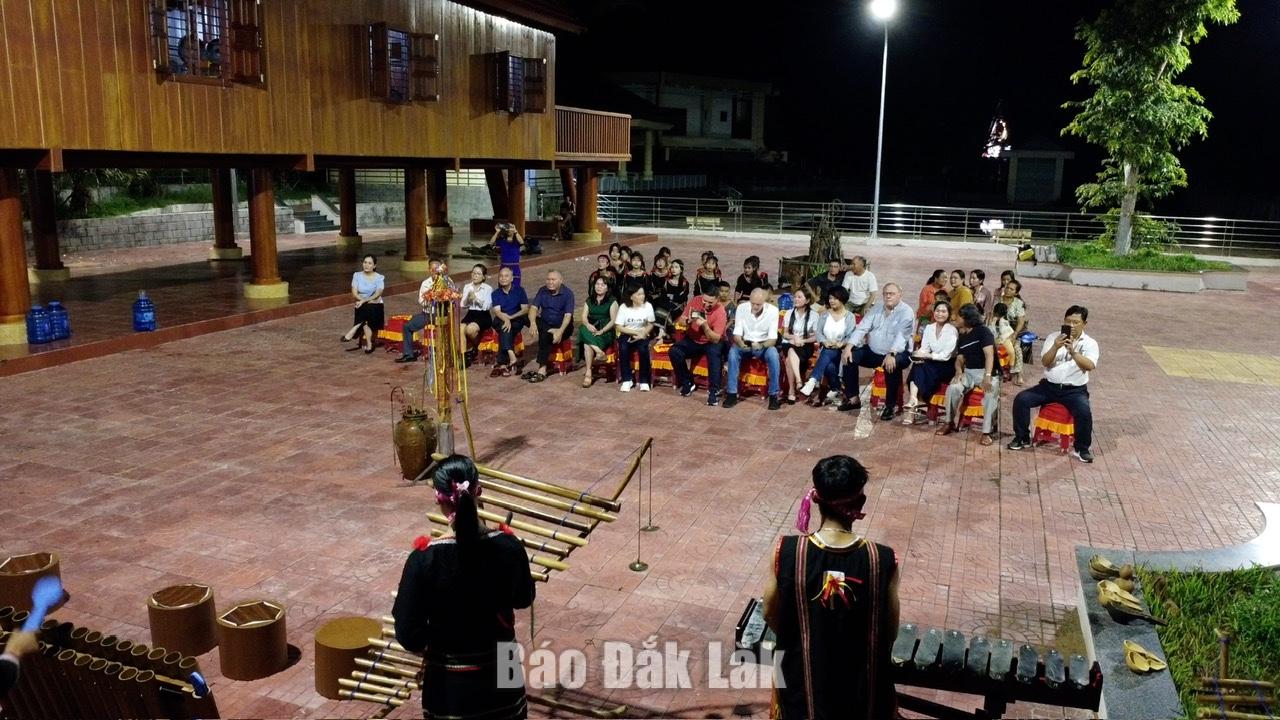 Với không gian văn hóa đậm bản sắc địa phương, xã Sông Hinh sẽ hướng đến việc phát triển du lịch trong tương lai.