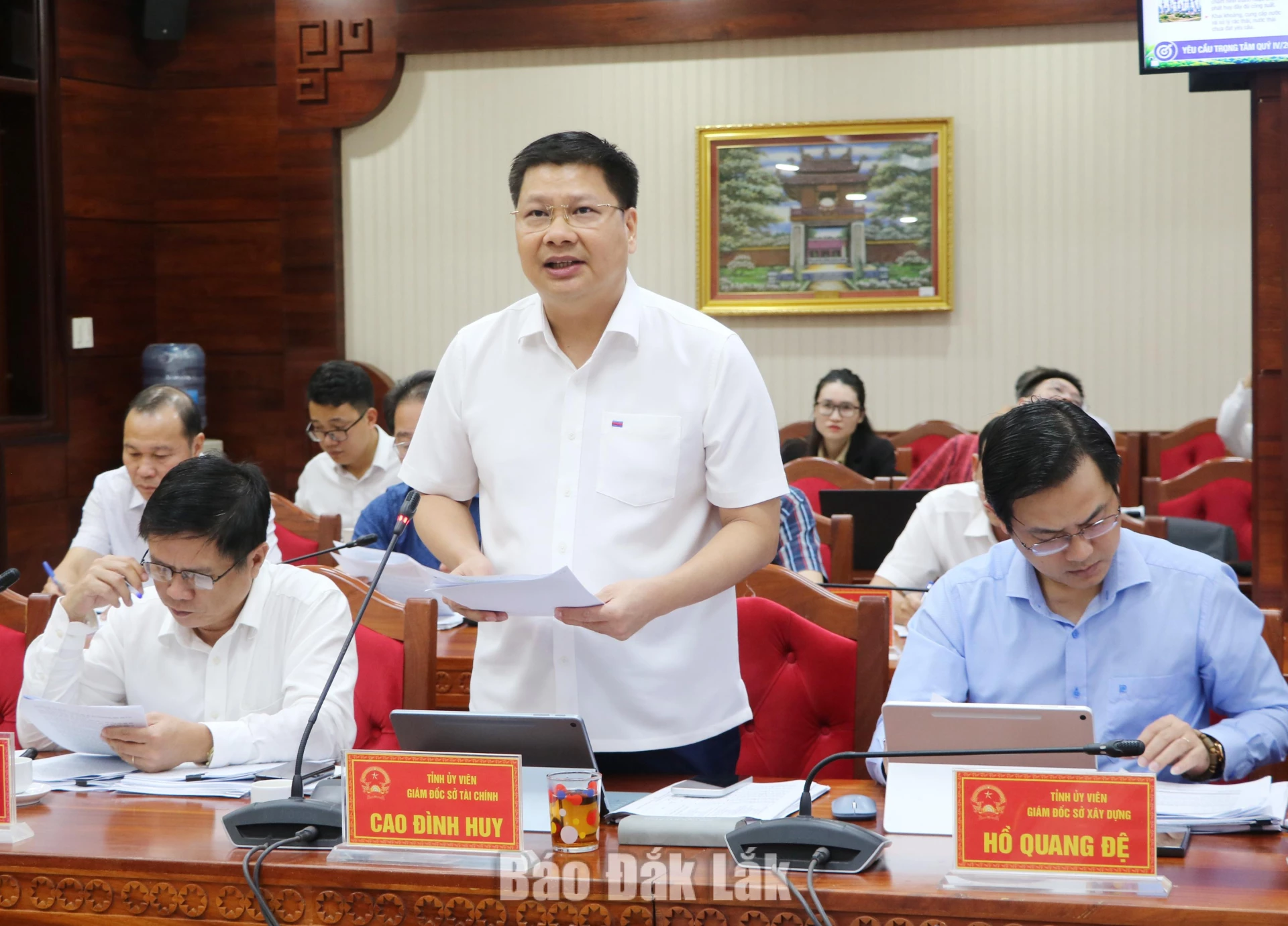 Giám đốc Sở Tài chính Cao Đình Huy báo cáo tình hình 