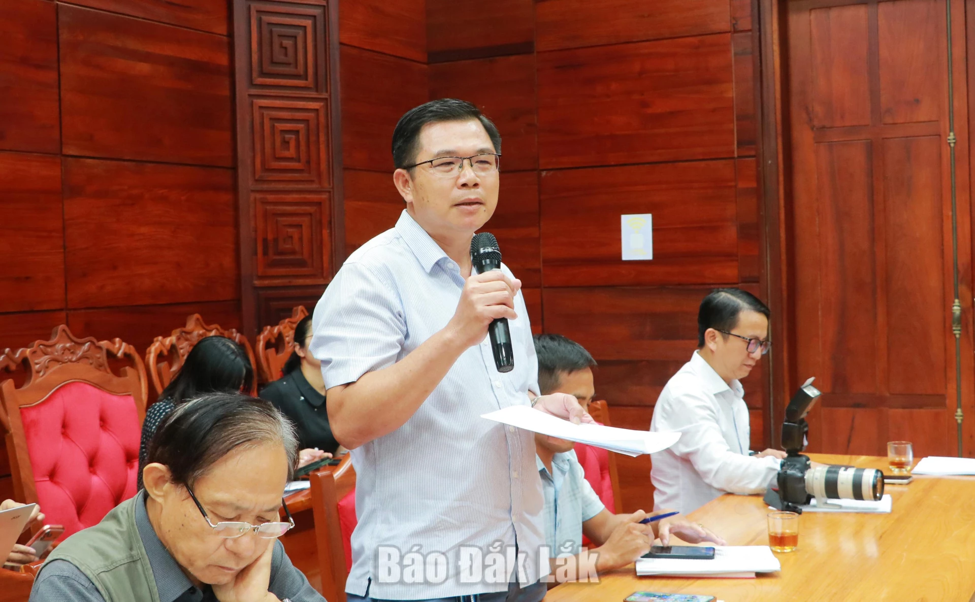 Nhà báo Công lý, Báo Nhân dân phát biểu tại buổi họp báo.
