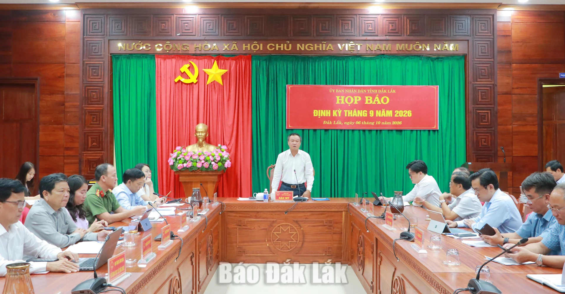 Quang cảnh buổi họp báo định kỳ tháng 9/2026.