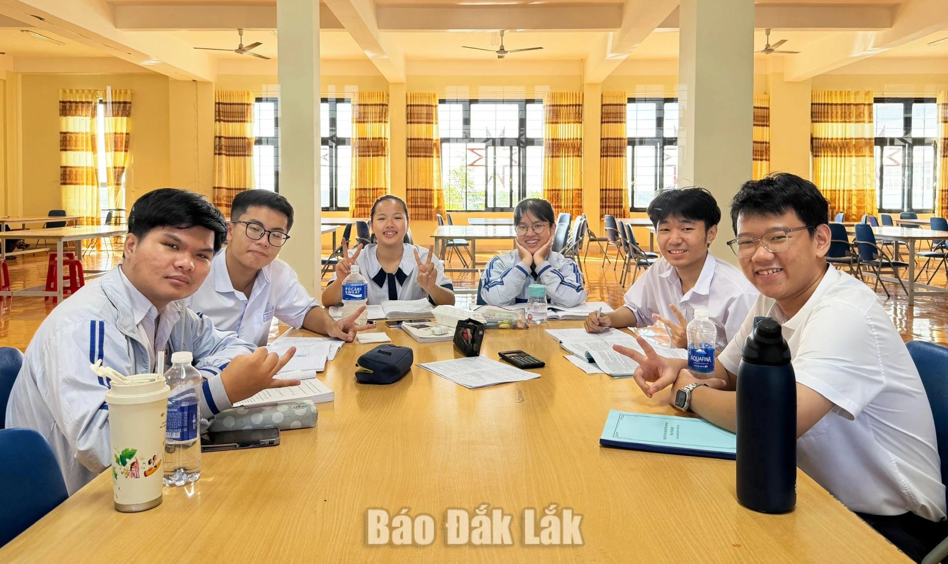 Buổi học nhóm của học sinh tham gia kỳ bồi dưỡng