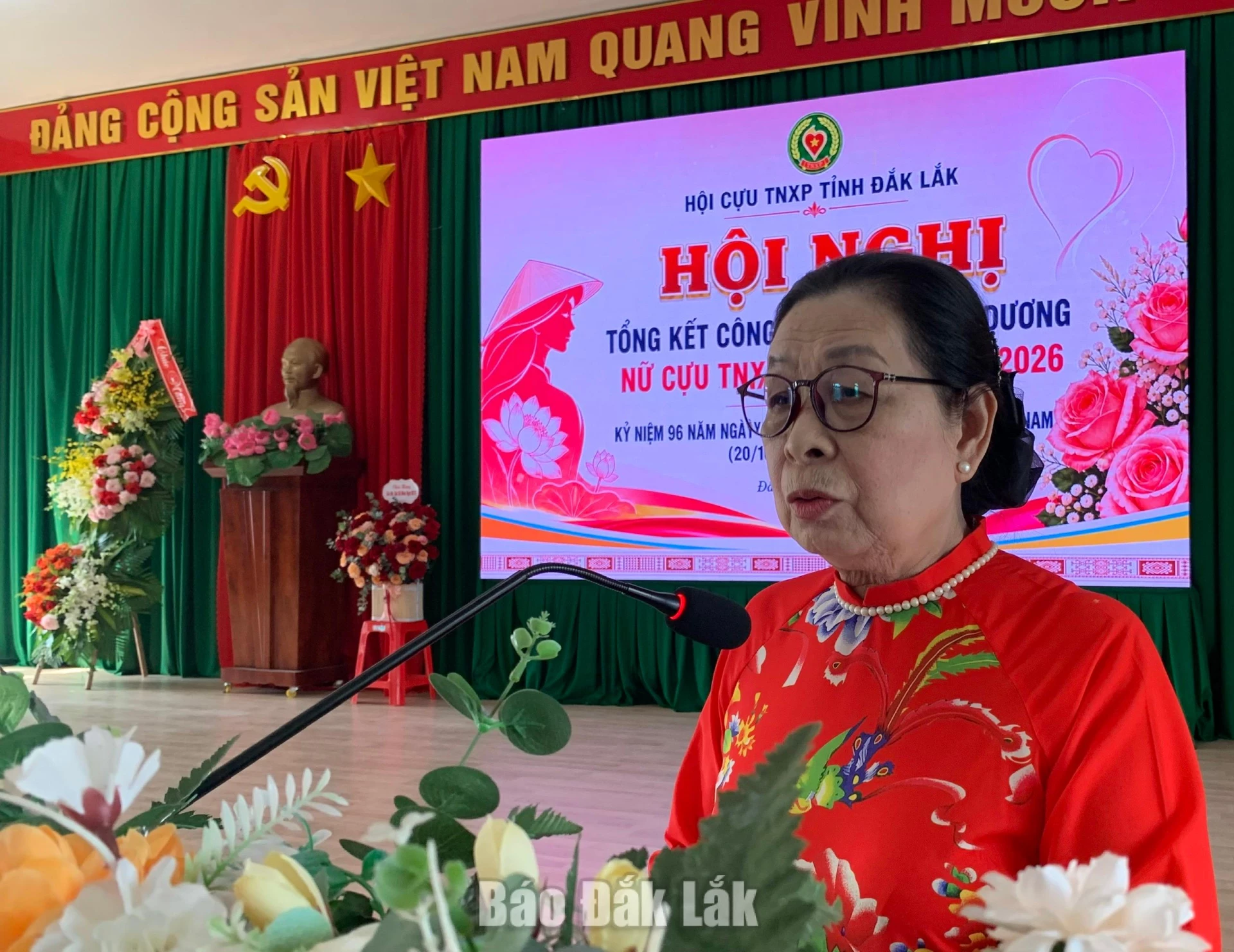 Chủ tịch Hội Cựu TNXP tỉnh Đắk Lắk Trần Thị Xuân phát biểu tại hội nghị.