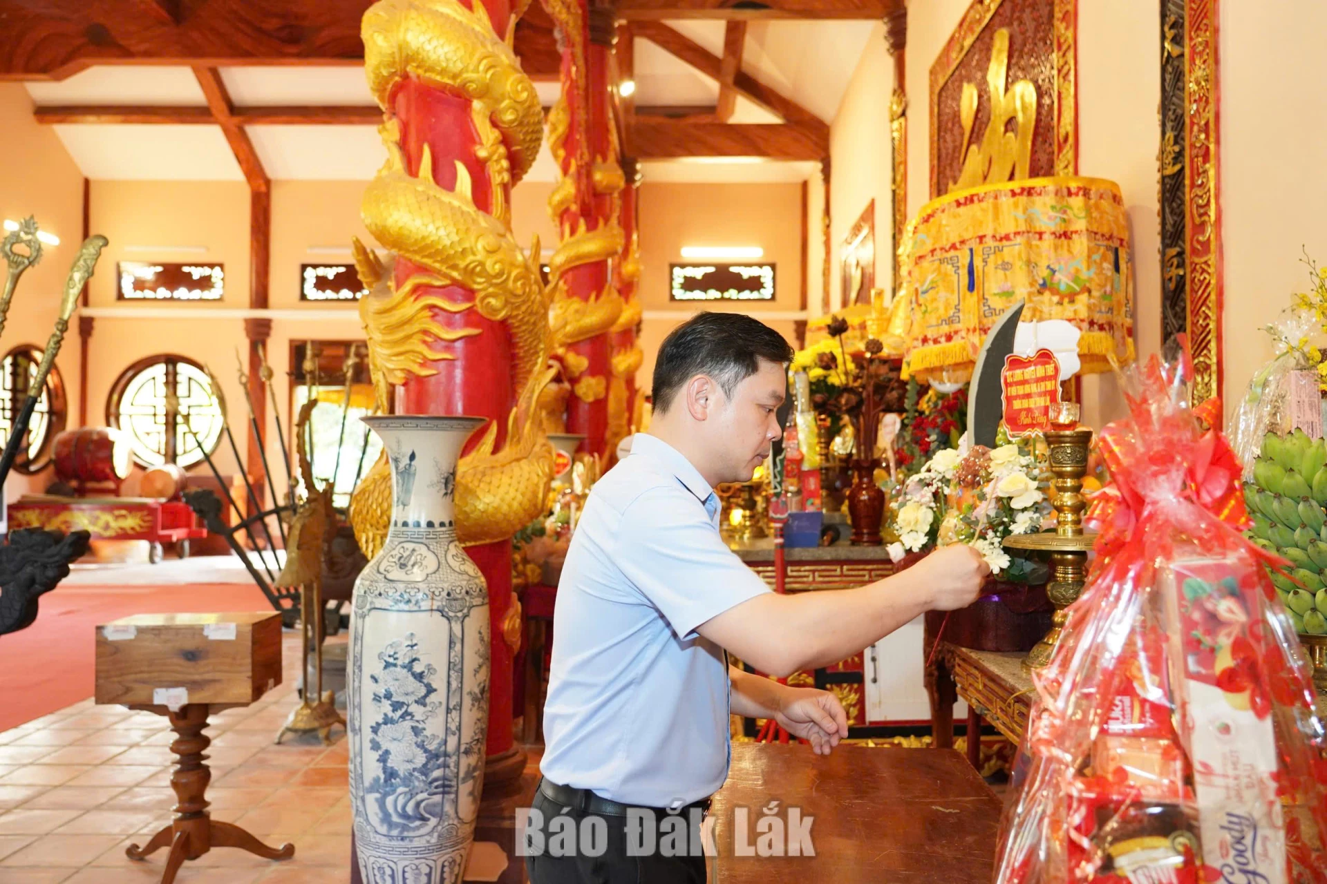 đồng chí Đỗ Hữu Huy, Ủy viên dự khuyết Trung ương Đảng, Phó Bí thư Tỉnh ủy, Chủ tịch UBND tỉnh dâng hương tưởng niệm nhân lễ giỗ lần thứ 415 (1611-2026) ngày mất của Phù Nghĩa Hầu Lương Văn Chánh.
